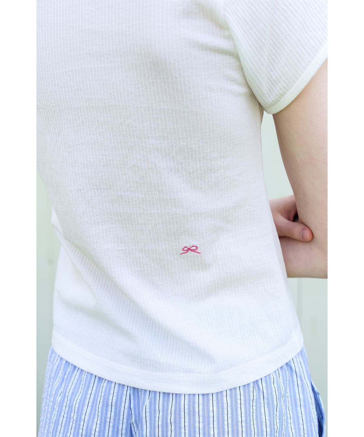 포에브(POEV) Berry Flower T-shirt - White