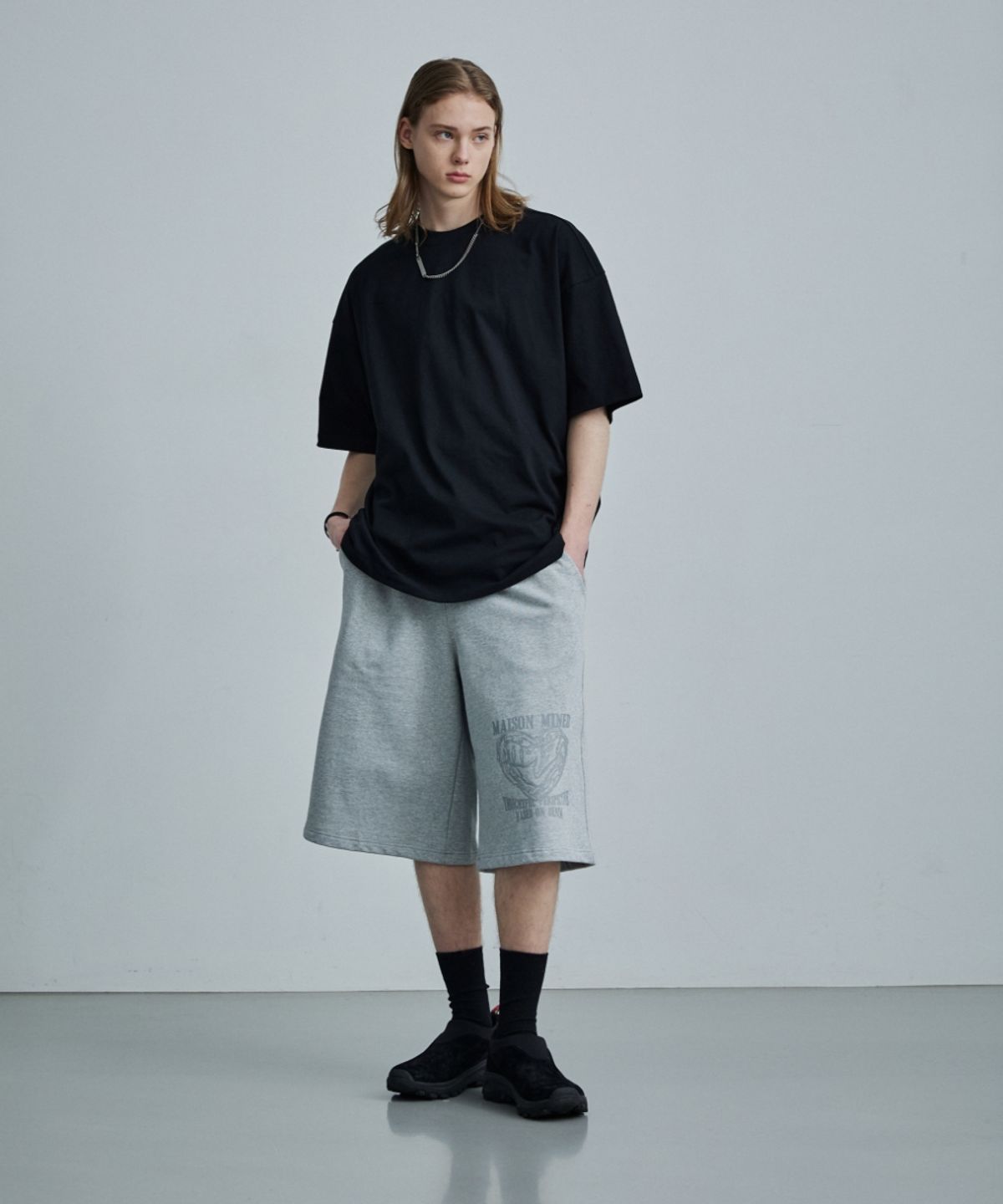 메종미네드(MAISON MINED) DOODLE HEART BERMUDA PANTS MELANGE GREY
