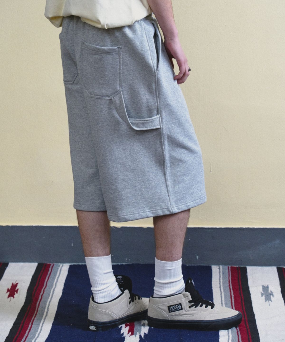 메종미네드(MAISON MINED) DOODLE HEART BERMUDA PANTS MELANGE GREY