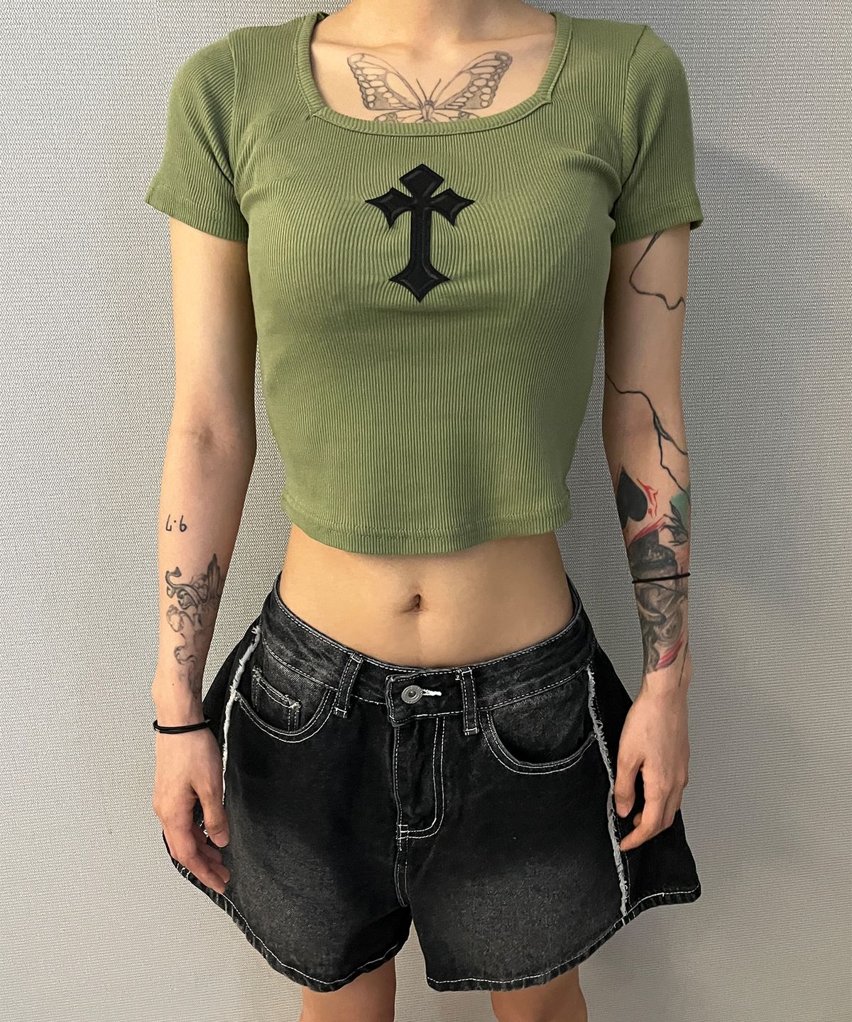 본슬리피(BORN SLIPPY) Cross Square Neck T-shirt (Green)