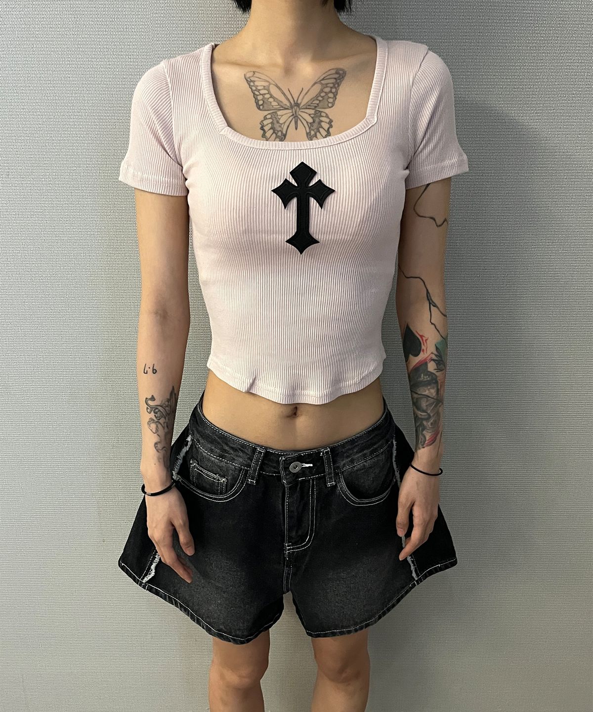 본슬리피(BORN SLIPPY) Cross Square Neck T-shirt (Pink)