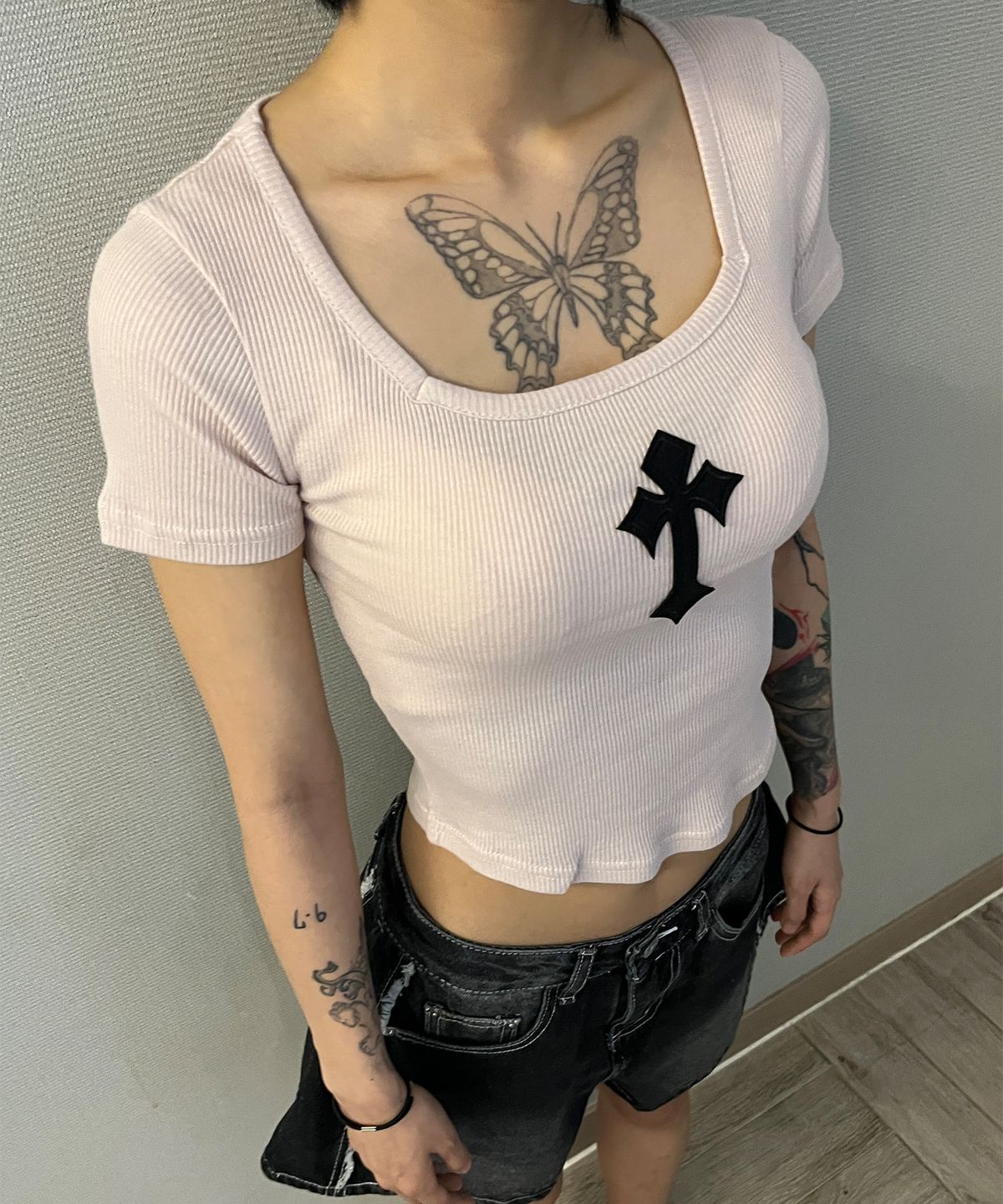 본슬리피(BORN SLIPPY) Cross Square Neck T-shirt (Pink)