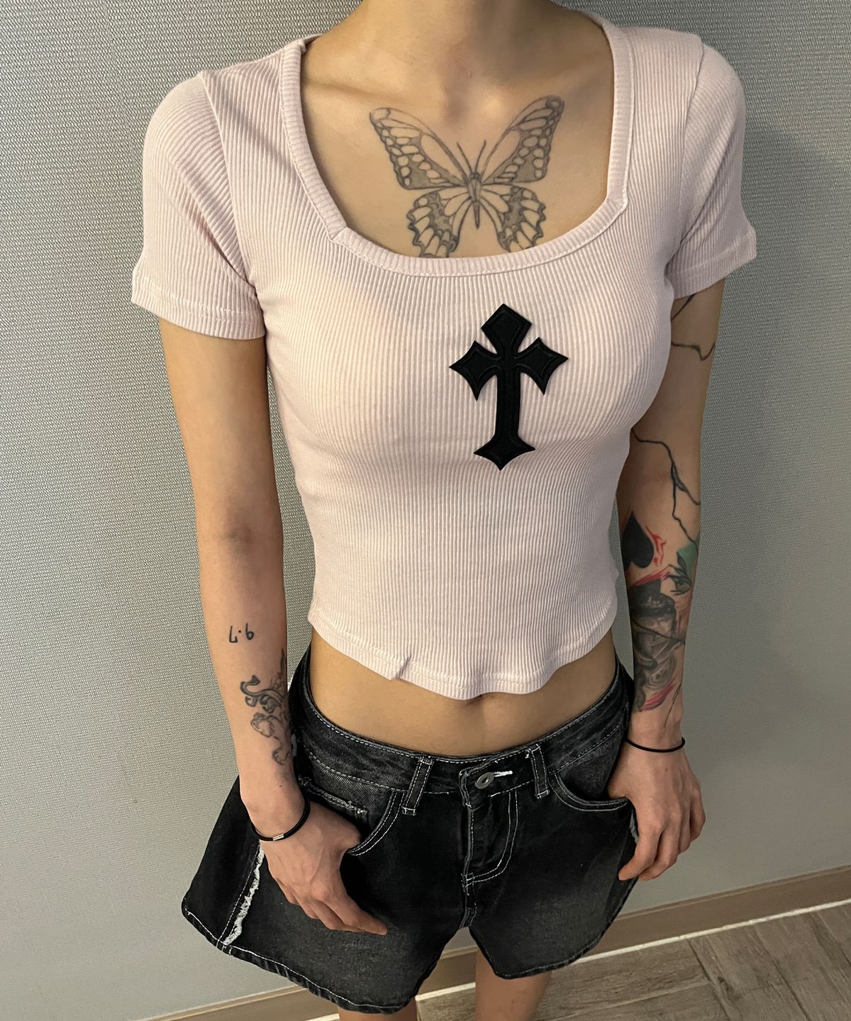본슬리피(BORN SLIPPY) Cross Square Neck T-shirt (Pink)