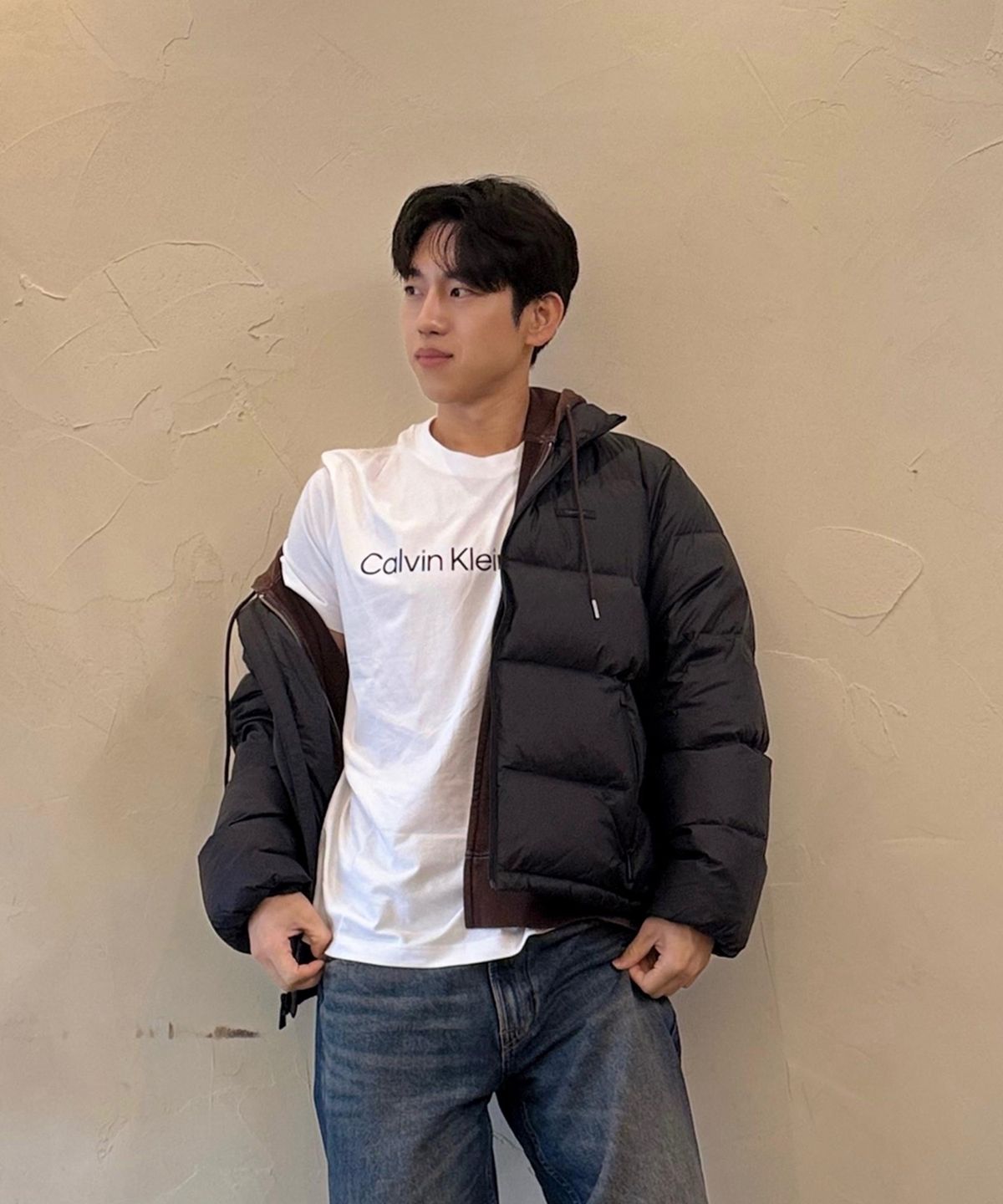 캘빈클라인 진(CALVIN KLEIN JEANS) 레귤러핏 인스티튜셔널 로고 반팔 티셔츠 4RAB810 YAA