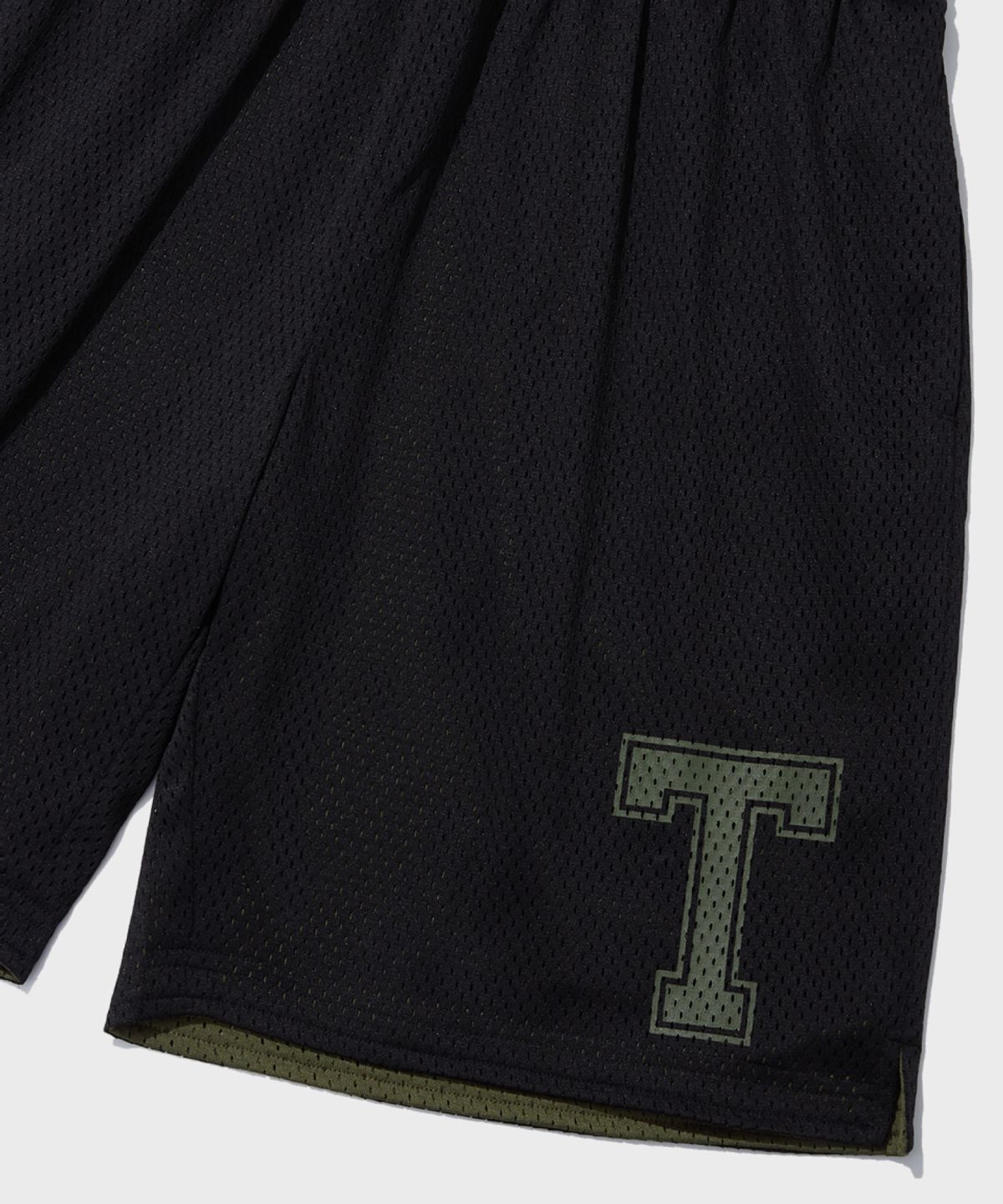 아웃스탠딩(OUTSTANDING) REVERSIBLE MESH SHORTS_BLACK/OLIVE