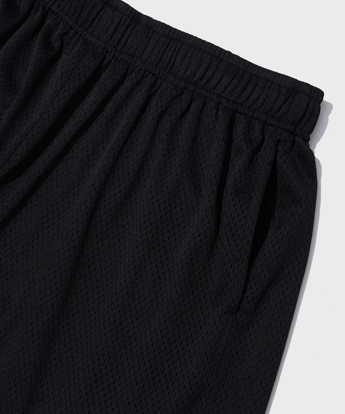 아웃스탠딩(OUTSTANDING) REVERSIBLE MESH SHORTS_BLACK/OLIVE