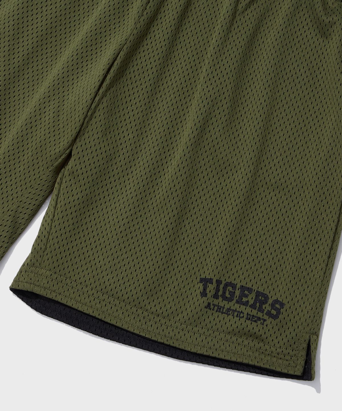 아웃스탠딩(OUTSTANDING) REVERSIBLE MESH SHORTS_BLACK/OLIVE