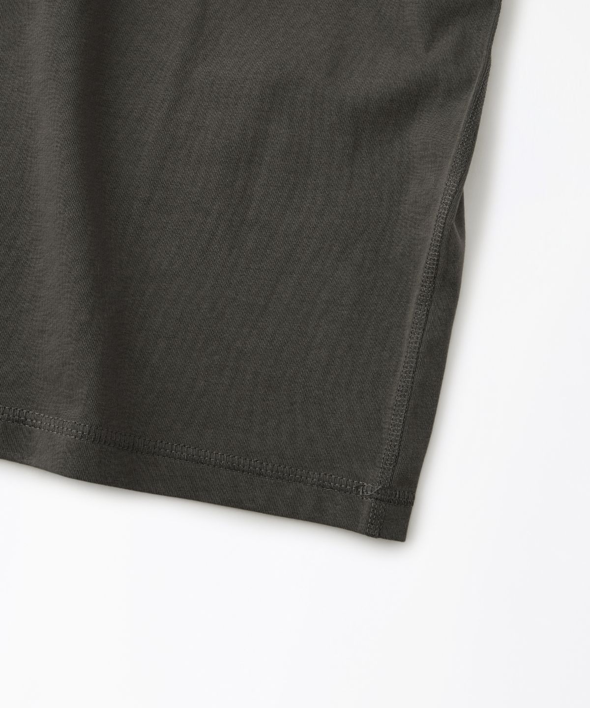 아웃스탠딩(OUTSTANDING) HENLEY NECK HALF SLEEVE TEE_CHARCOAL