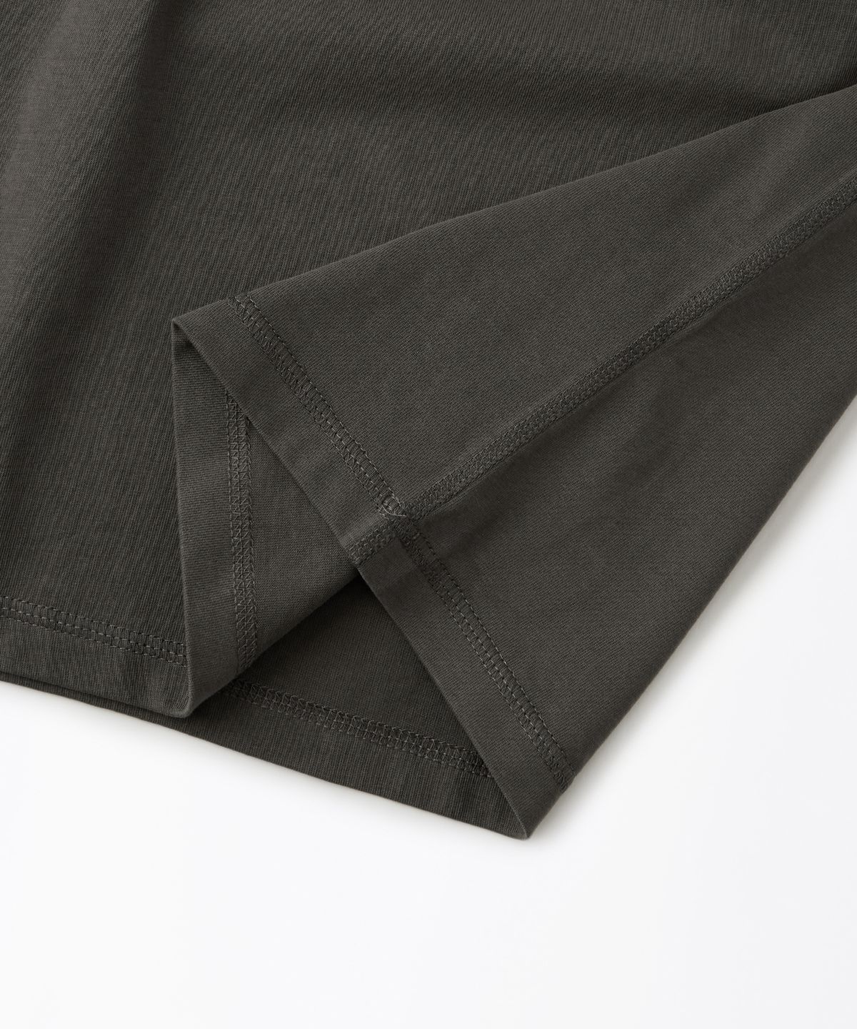 아웃스탠딩(OUTSTANDING) HENLEY NECK HALF SLEEVE TEE_CHARCOAL