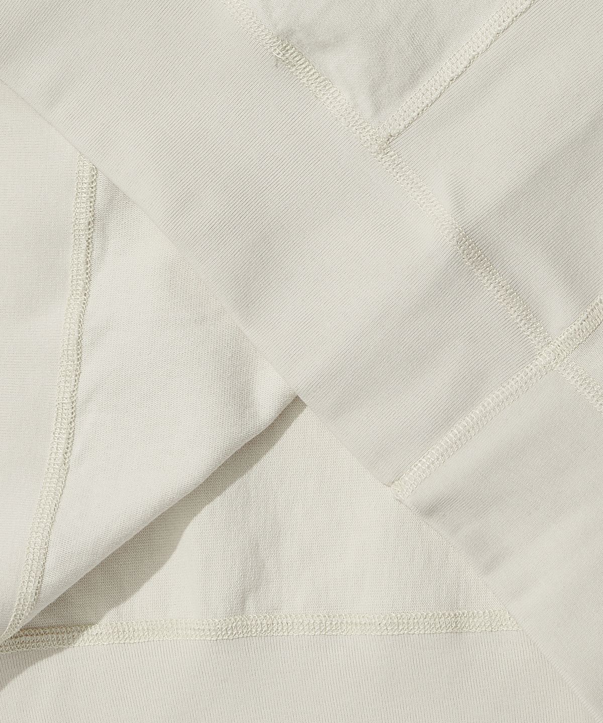 아웃스탠딩(OUTSTANDING) HALF SWEAT TEE_OFF WHITE