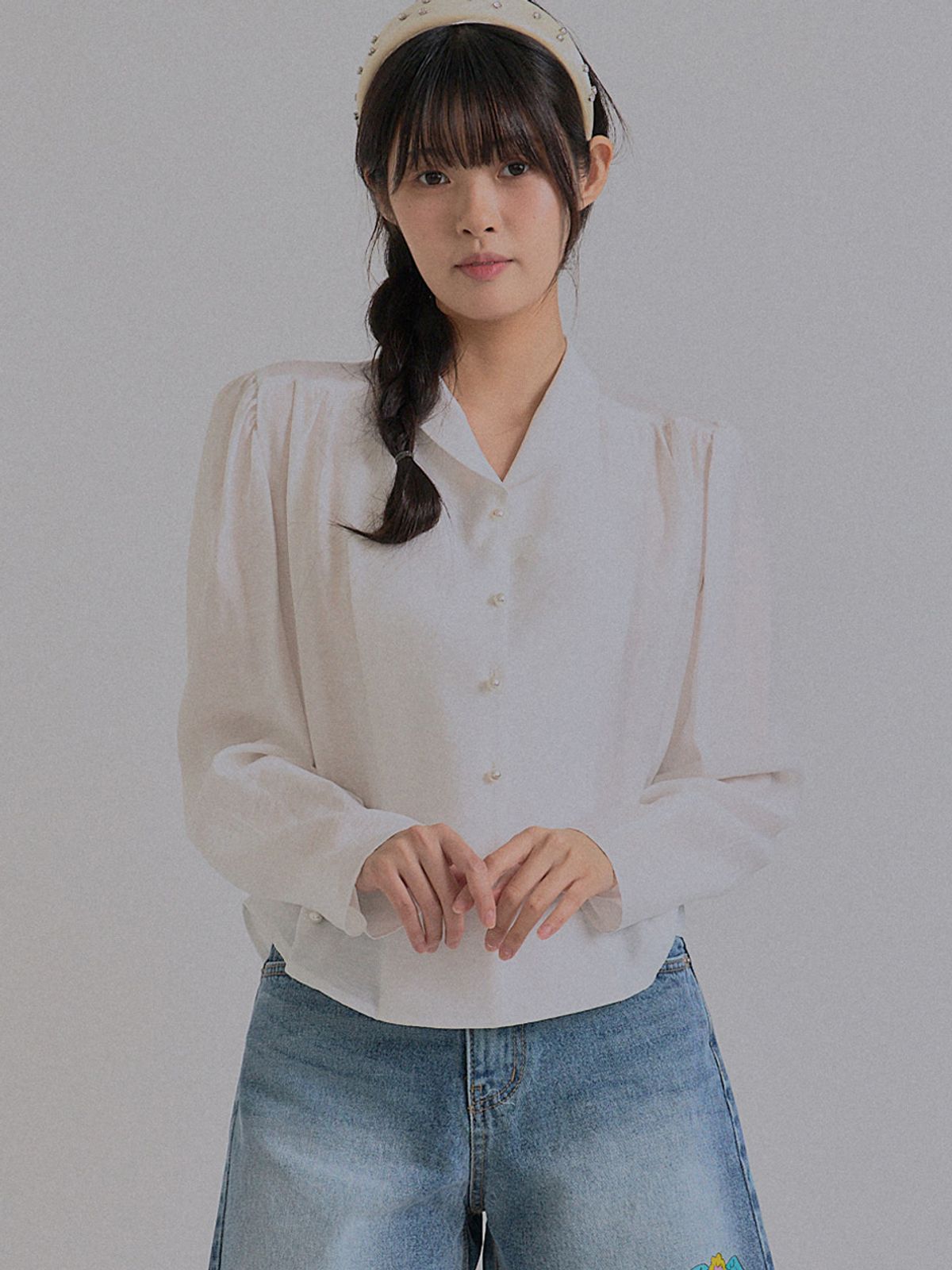 쏘리, 투 머치 러브(SORRY, TOO MUCH LOVE) Blanc Petal Classic Blouse_White