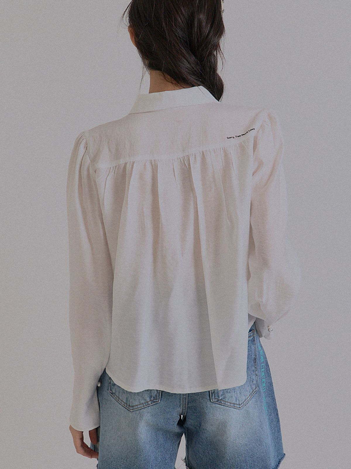 쏘리, 투 머치 러브(SORRY, TOO MUCH LOVE) Blanc Petal Classic Blouse_White