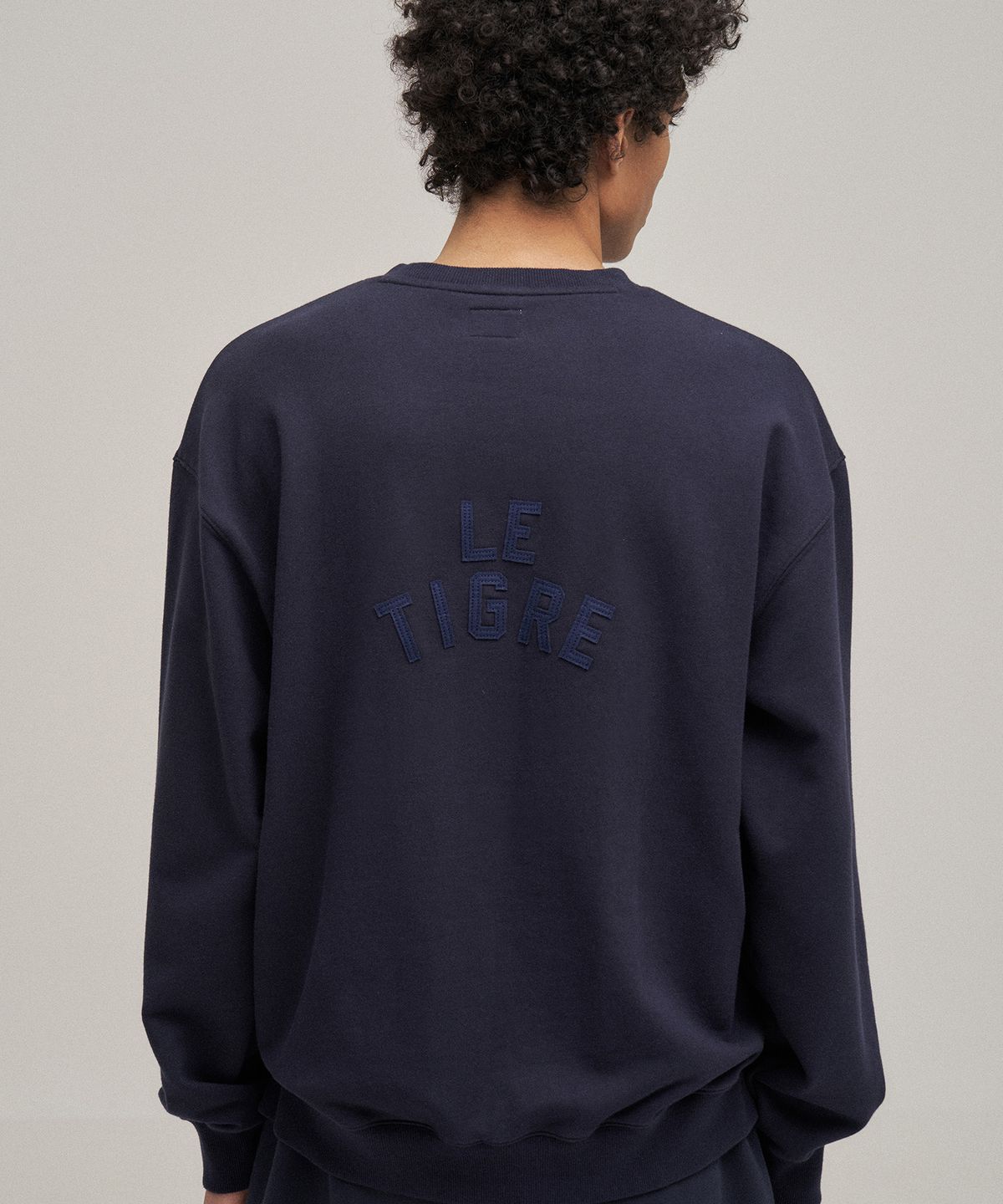 르티그레(LE TIGRE) Classic Applique sweatshirt (Navy)