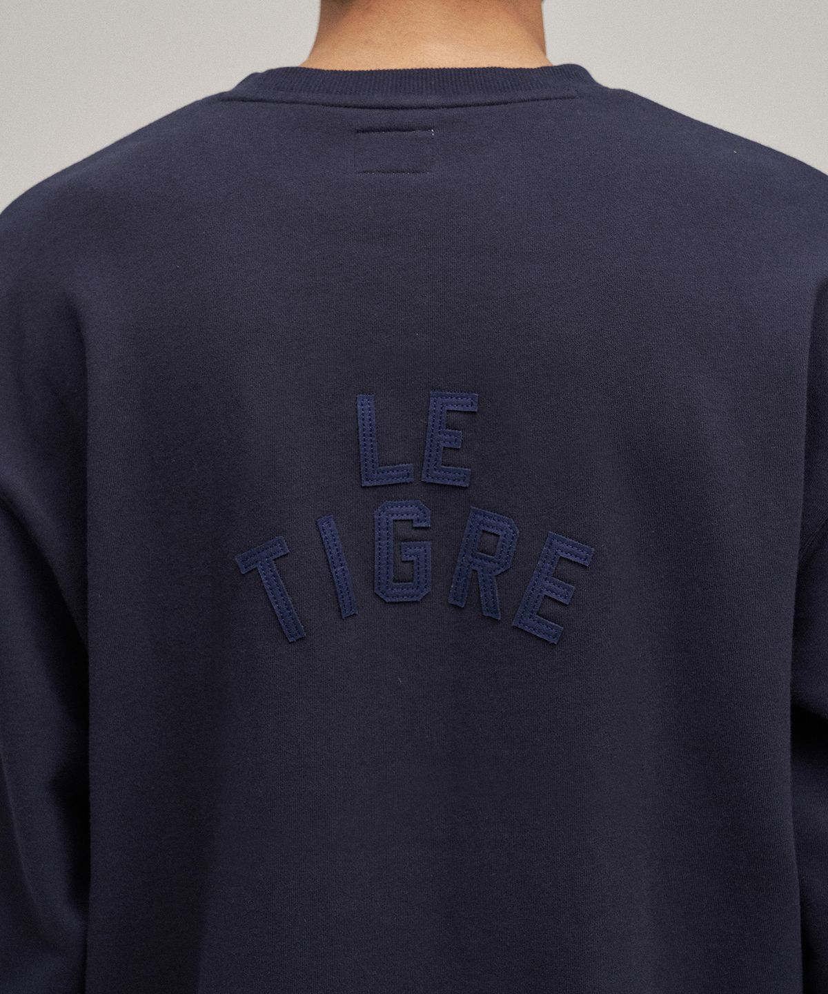 르티그레(LE TIGRE) Classic Applique sweatshirt (Navy)