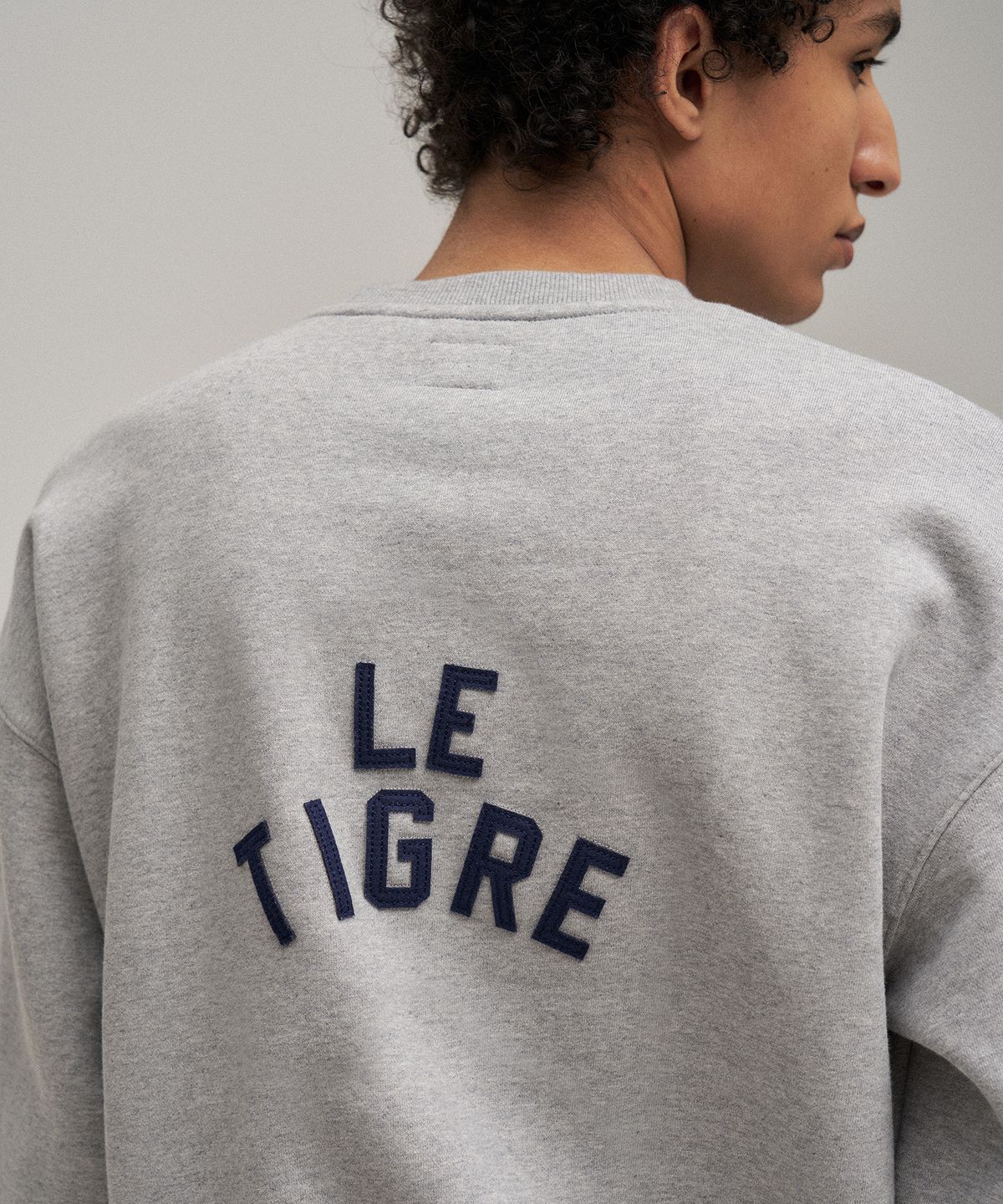 르티그레(LE TIGRE) Classic Applique sweatshirt (Heather Gray)