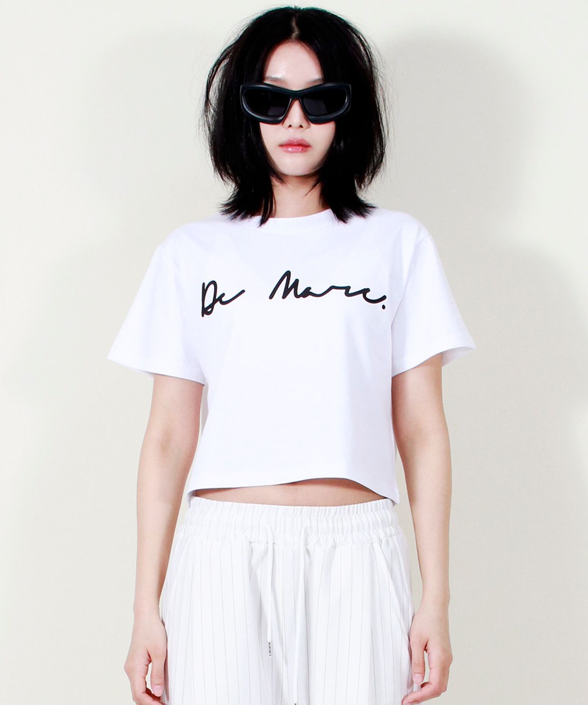 드마크(DEMARC) ROUGH WRITING TEXT-LOGO CROP T-SHIRT WHITE