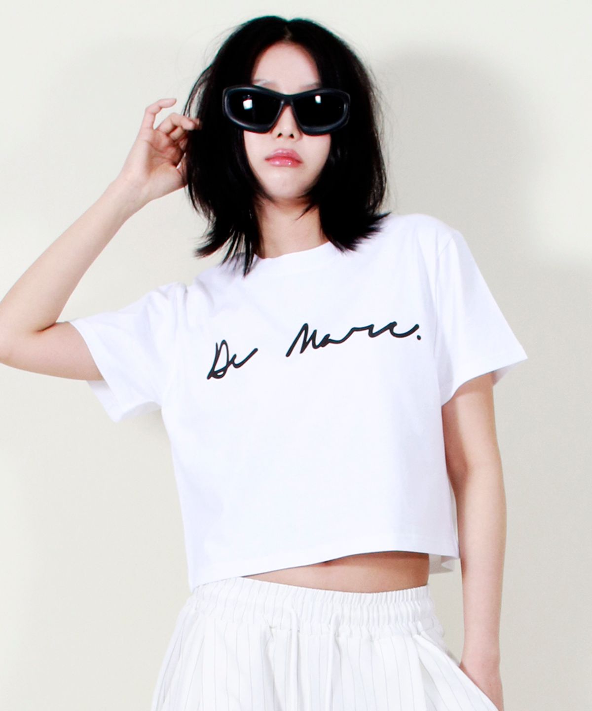 드마크(DEMARC) ROUGH WRITING TEXT-LOGO CROP T-SHIRT WHITE