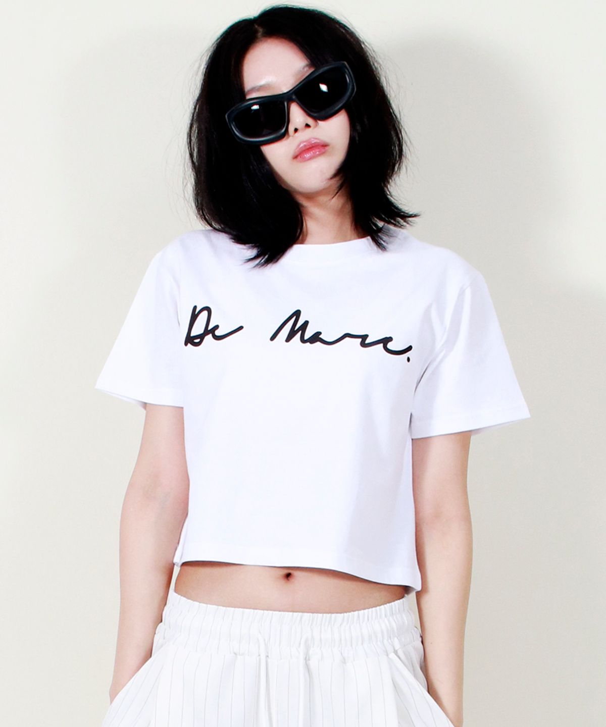 드마크(DEMARC) ROUGH WRITING TEXT-LOGO CROP T-SHIRT WHITE