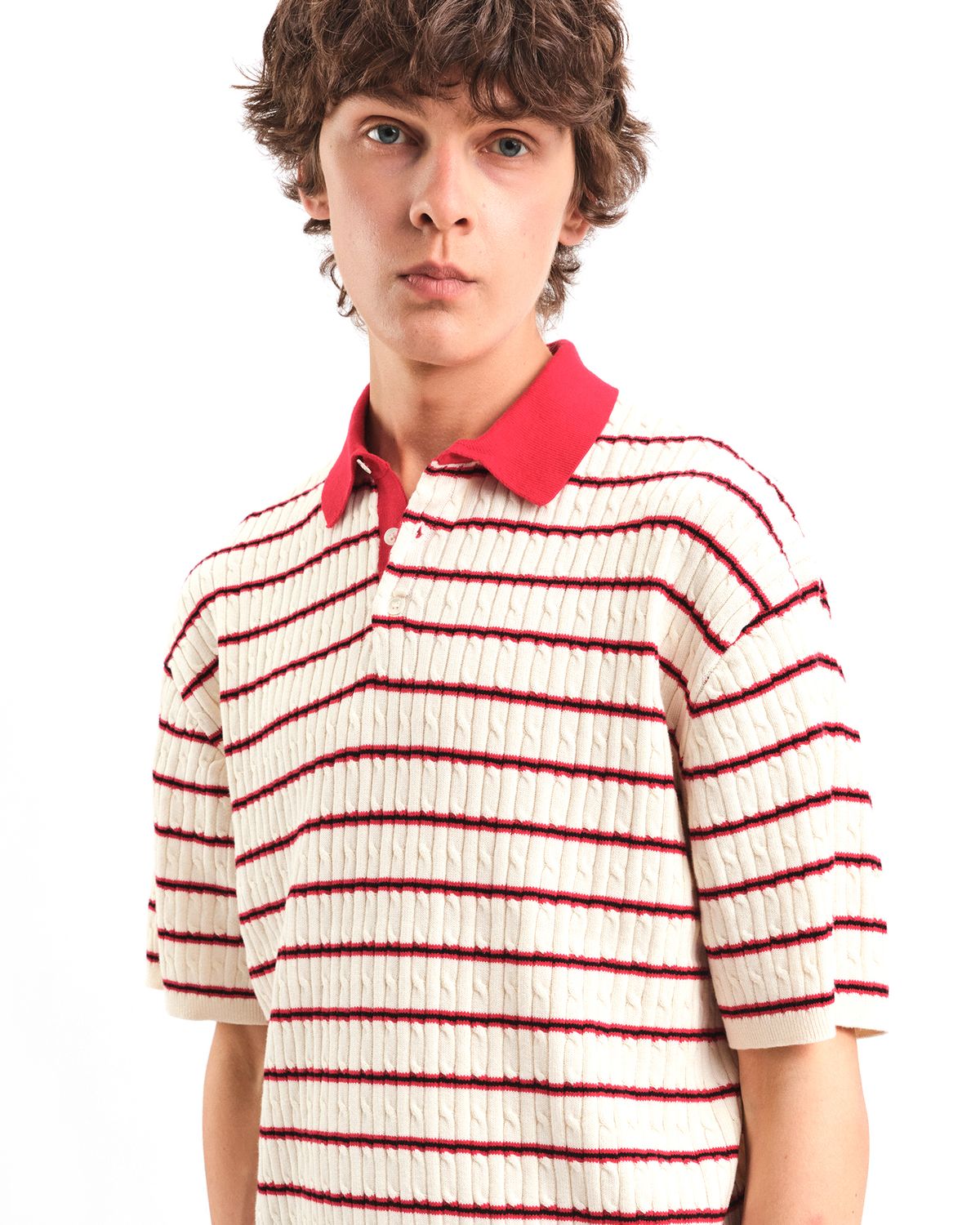 포커페이스(POKERFACE) CABLE RUGBY HALF SLEEVE KNIT IVORY/RED