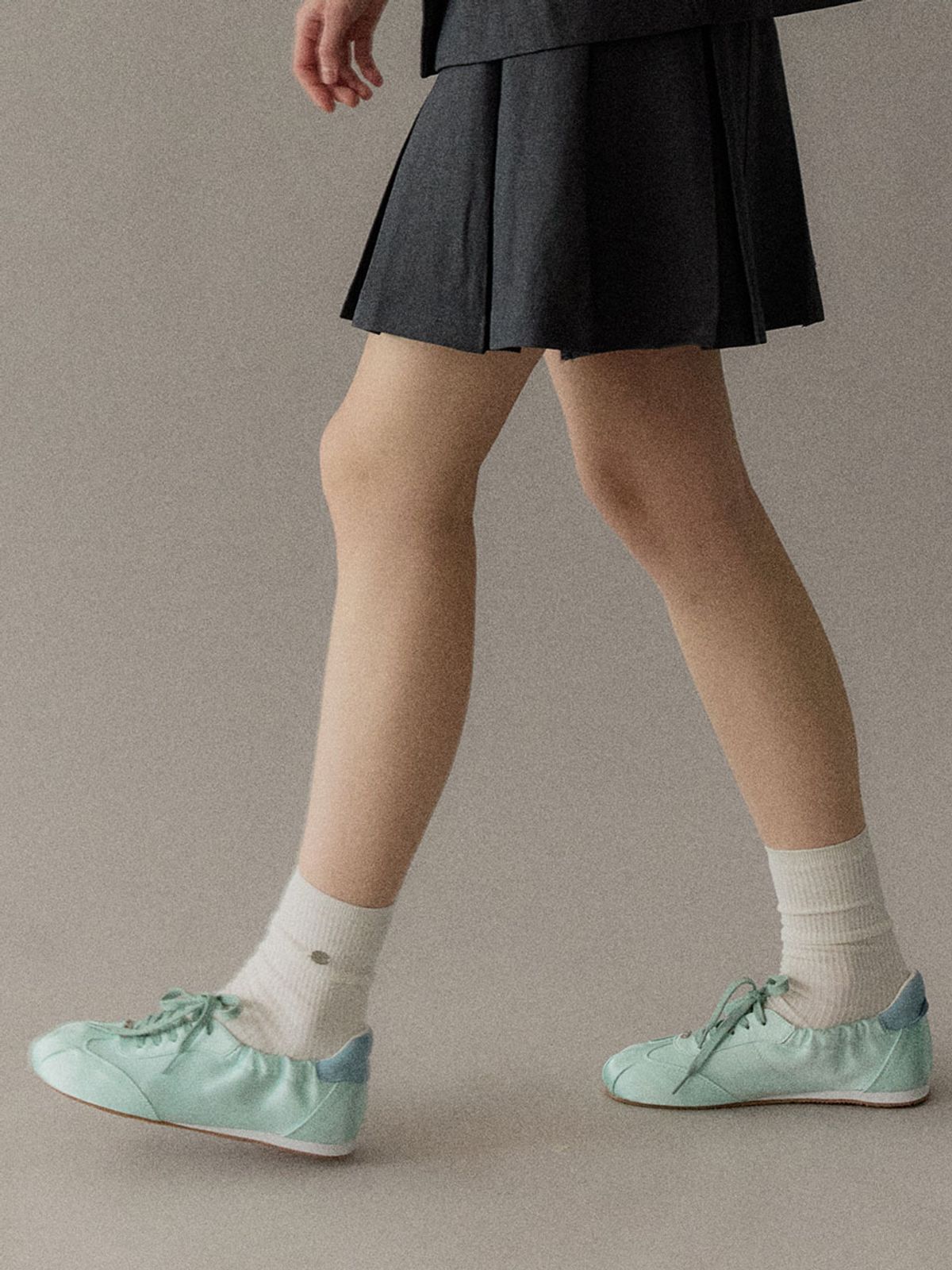옴니포턴트(OMNIPOTENT) omn Satin sneakers _Mint