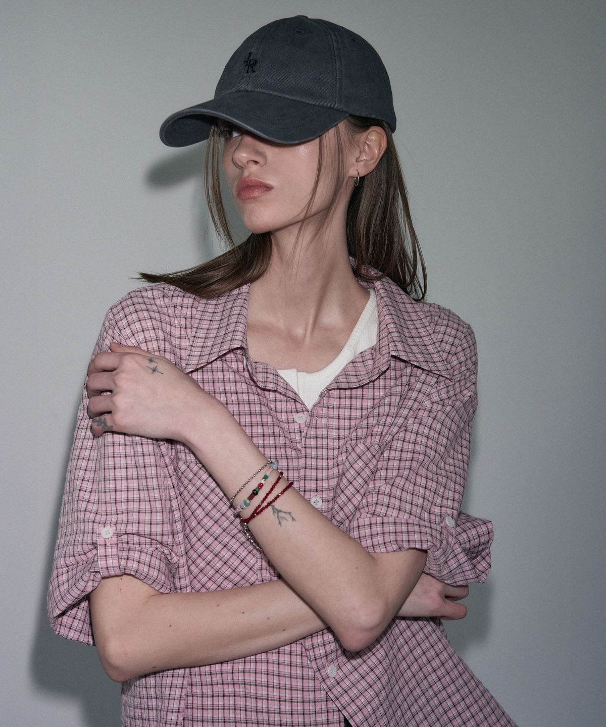 레더리(LEATHERY) 미드 하트 비즈 팔찌