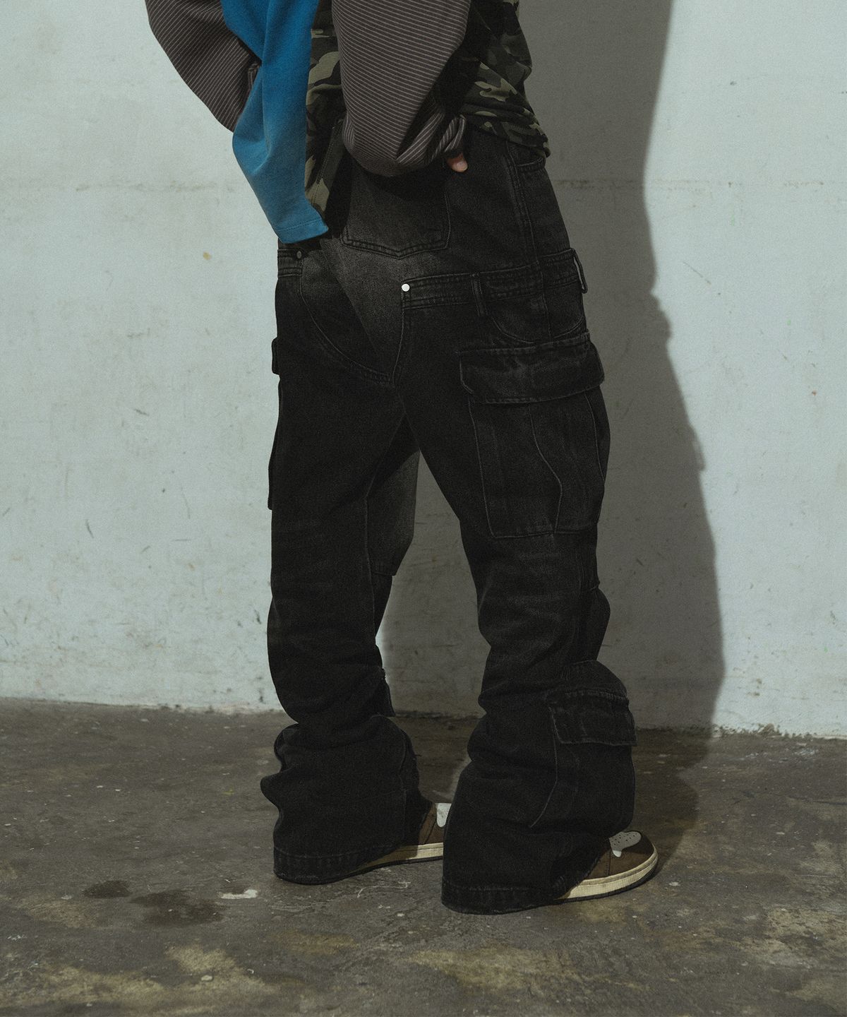 도미넌트(DOMINANT) Semi Flare Washed Denim Pants (Black)