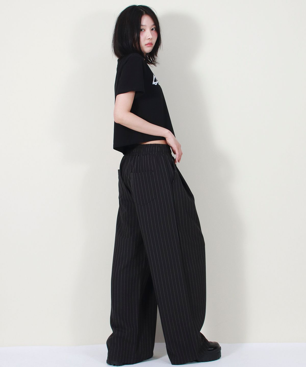 드마크(DEMARC) SOLID STRIPE WIDE PANTS BLACK