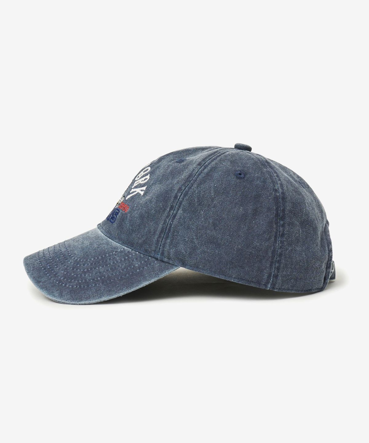 브이투(VTWO) 뉴욕 스누피 피그먼트 워시드 볼캡 (NAVY)
