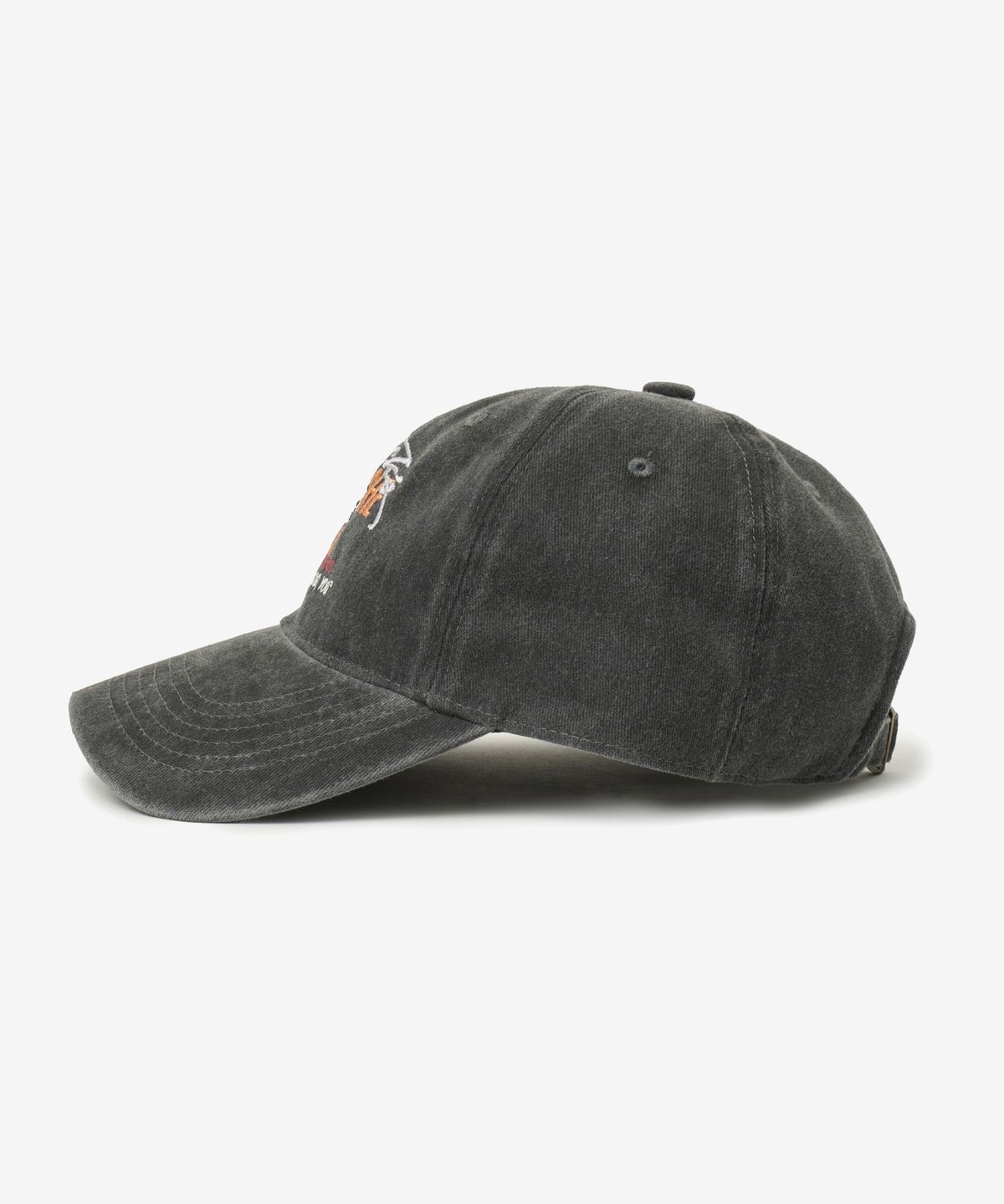 브이투(VTWO) 머스태쉬 스누피 스톤 워시드 볼캡 (CHARCOAL)