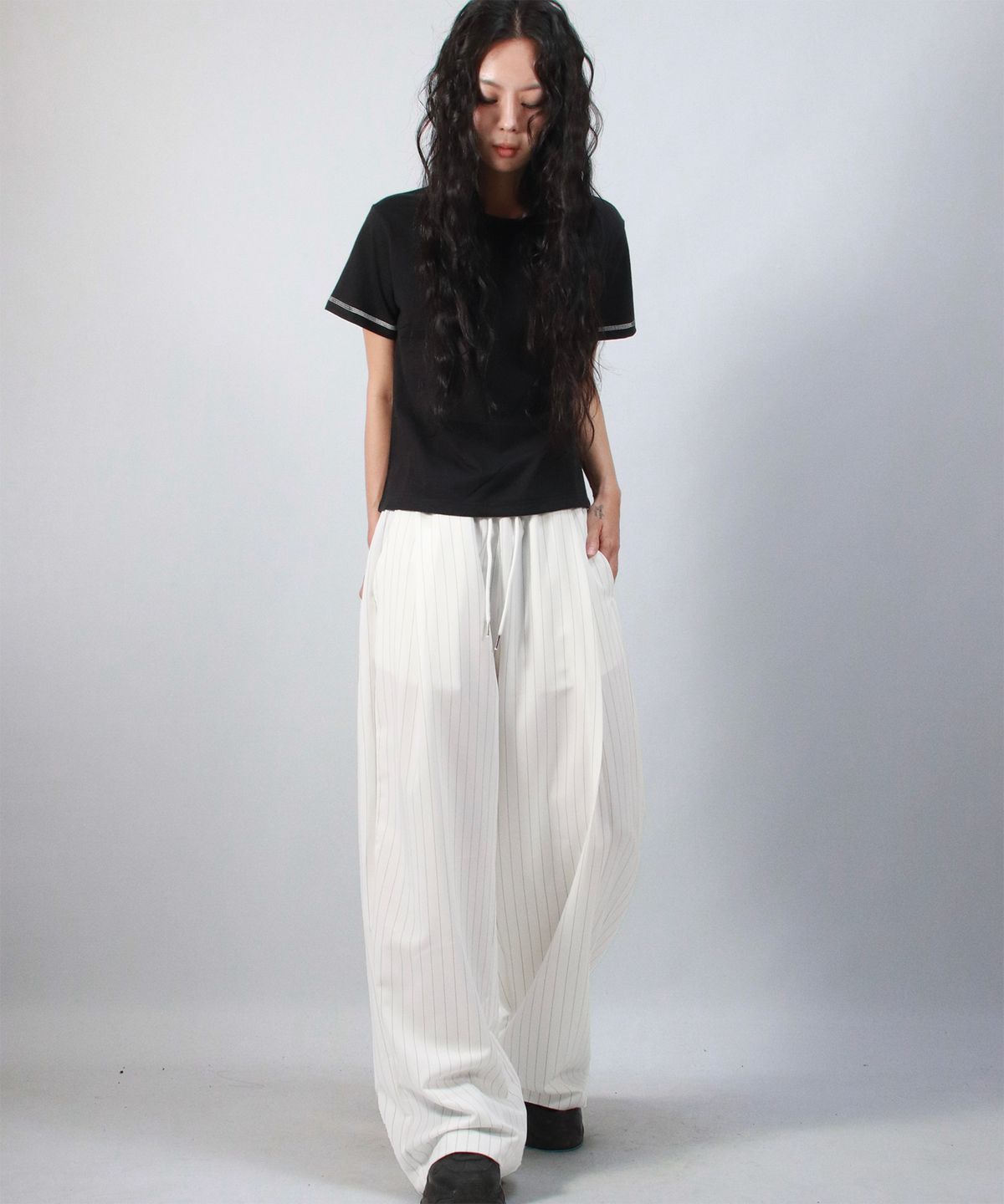 드마크(DEMARC) SOLID STRIPE WIDE PANTS WHITE