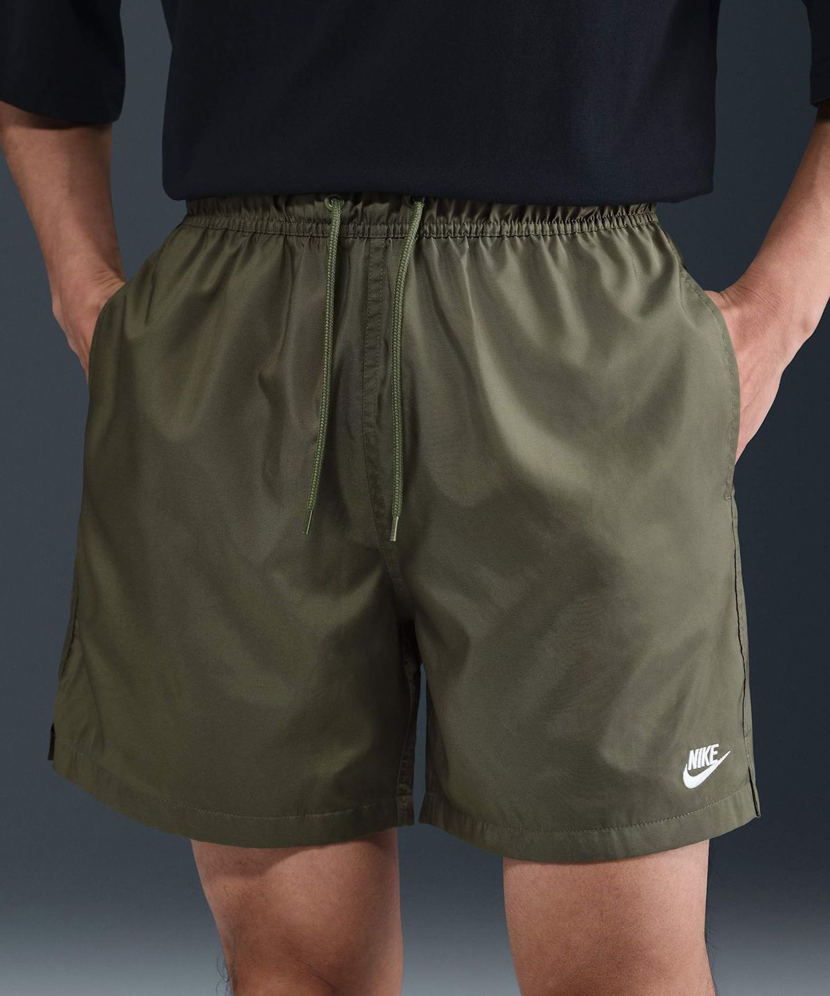 나이키(NIKE) 클럽 우븐 플로우 쇼츠 M - 미디엄 올리브:화이트 / FN3308-222