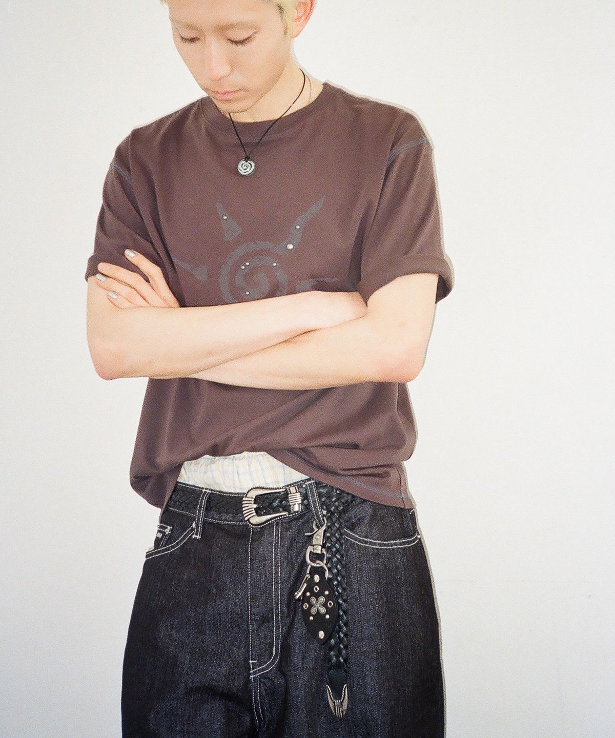 아캄(AAKAM) Studded Sun Half Top (Dark Gray)