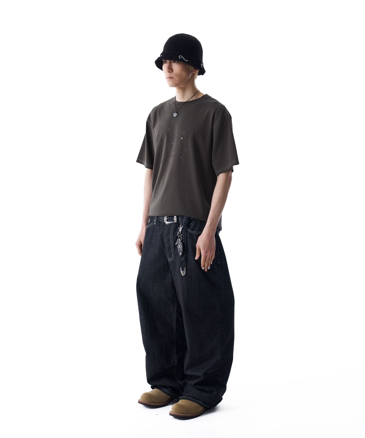 아캄(AAKAM) Studded Sun Half Top (Dark Gray)