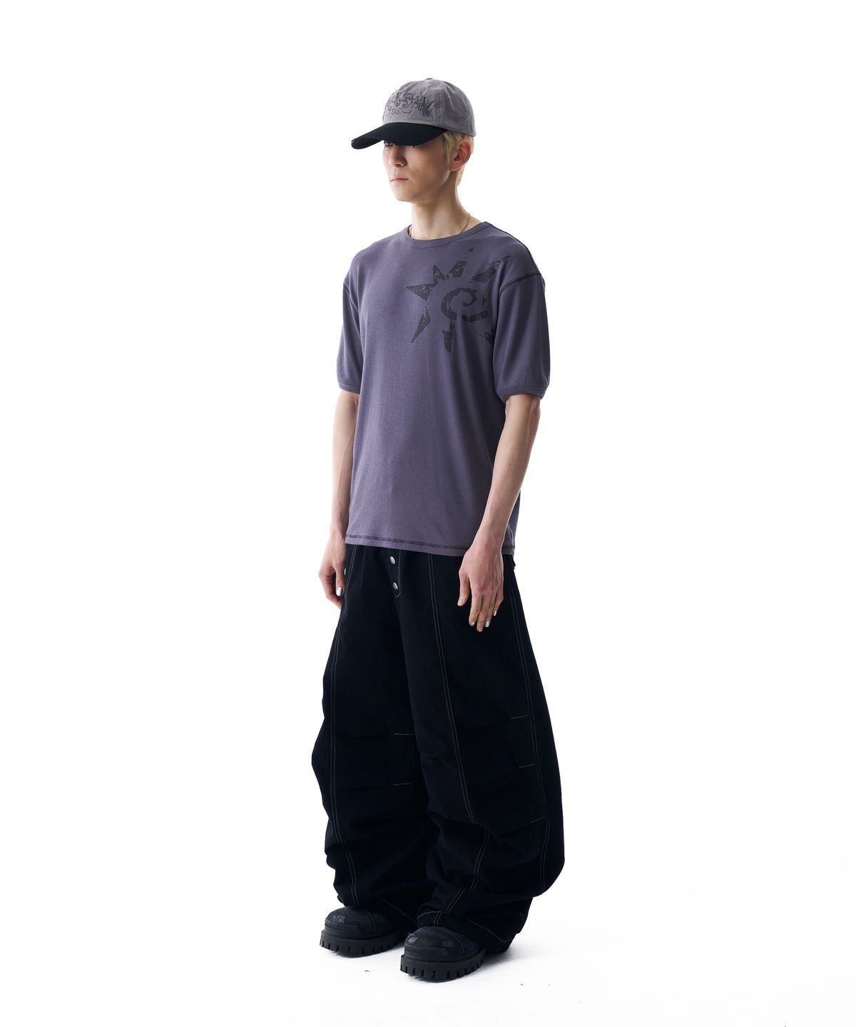 아캄(AAKAM) Ribbed Star Ringer Top (Dark Gray)