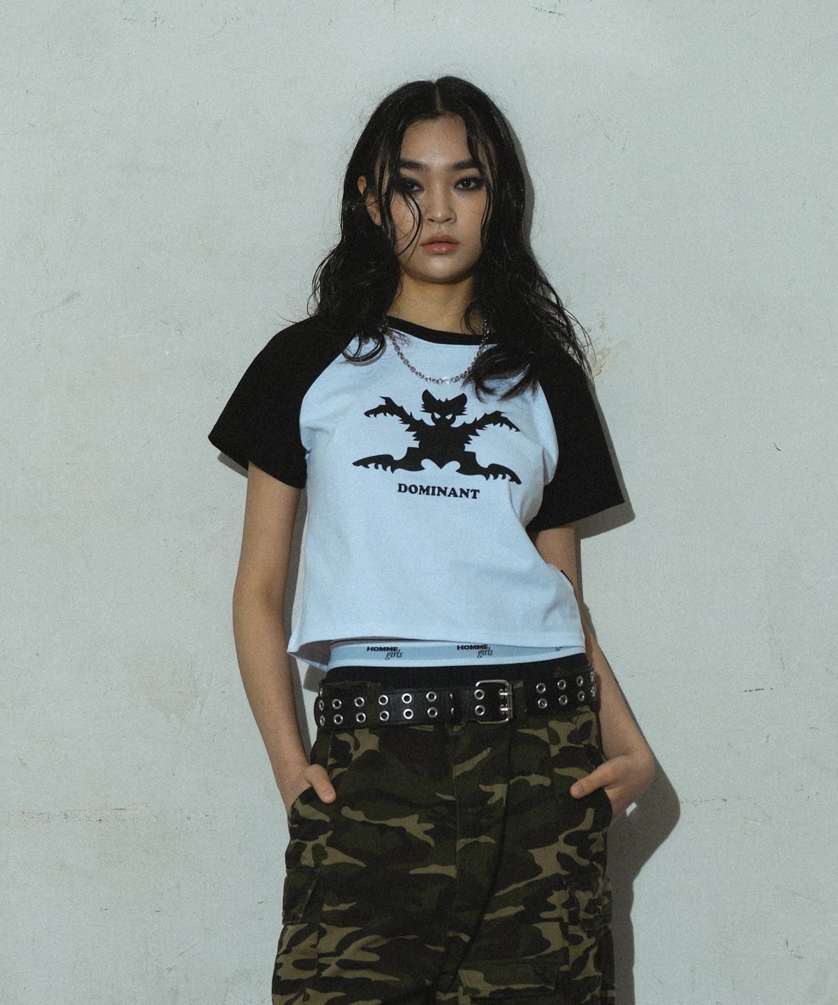 도미넌트(DOMINANT) Bat Raglan Crop T-Shirt (White)