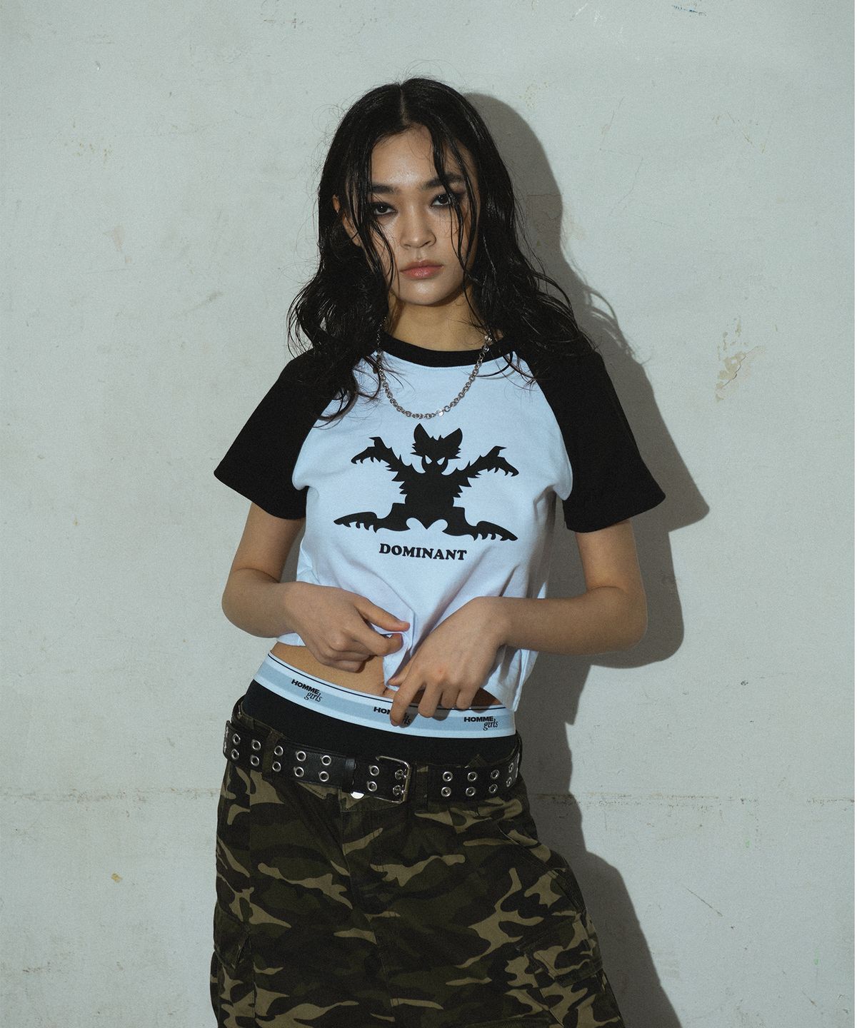 도미넌트(DOMINANT) Bat Raglan Crop T-Shirt (White)