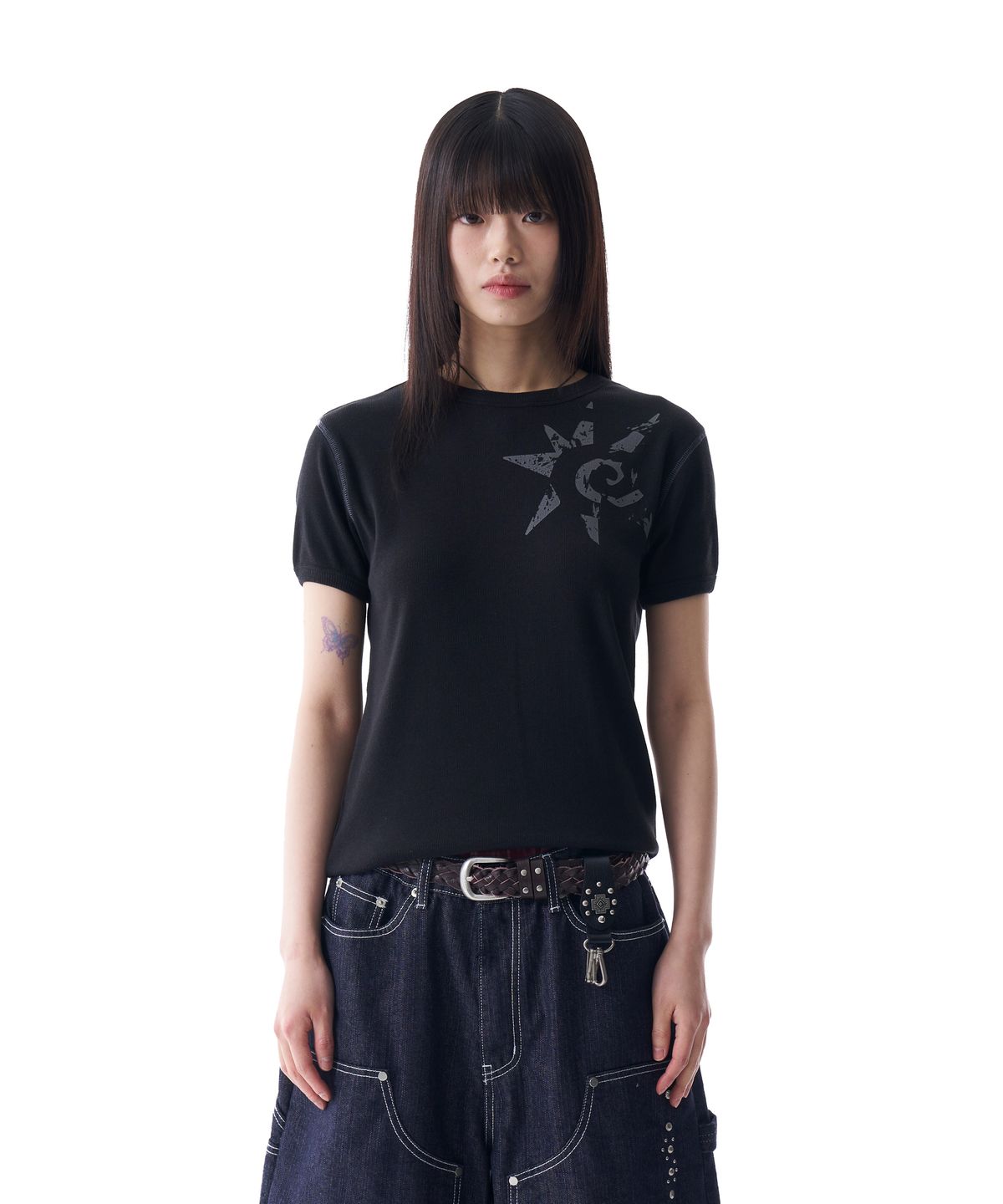 아캄(AAKAM) Ribbed Star Ringer Top (Black)