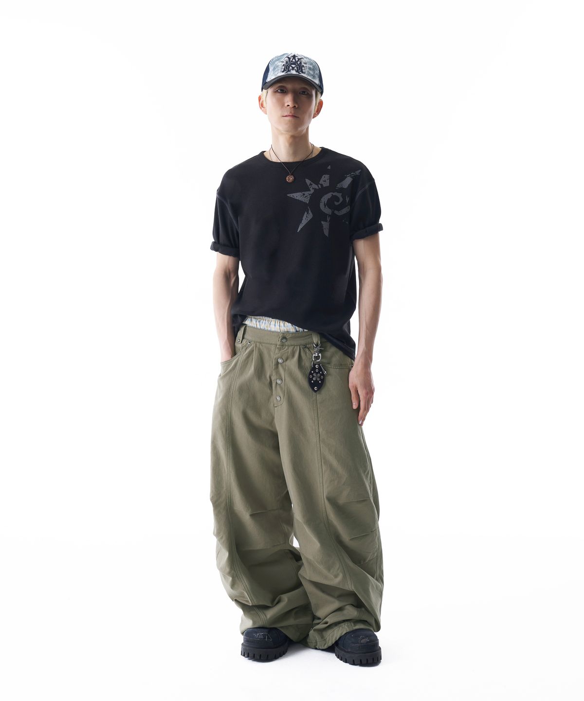 아캄(AAKAM) Ribbed Star Ringer Top (Black)