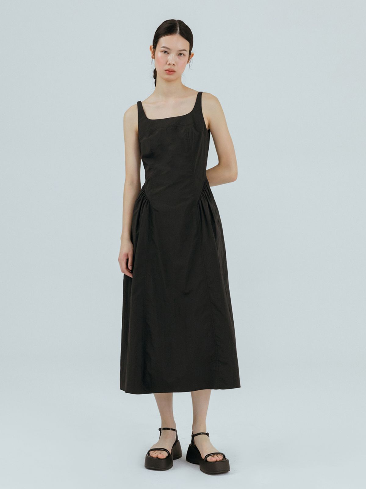 에트몽(ETMON) Volume Shirring Sleeveless Dress Black