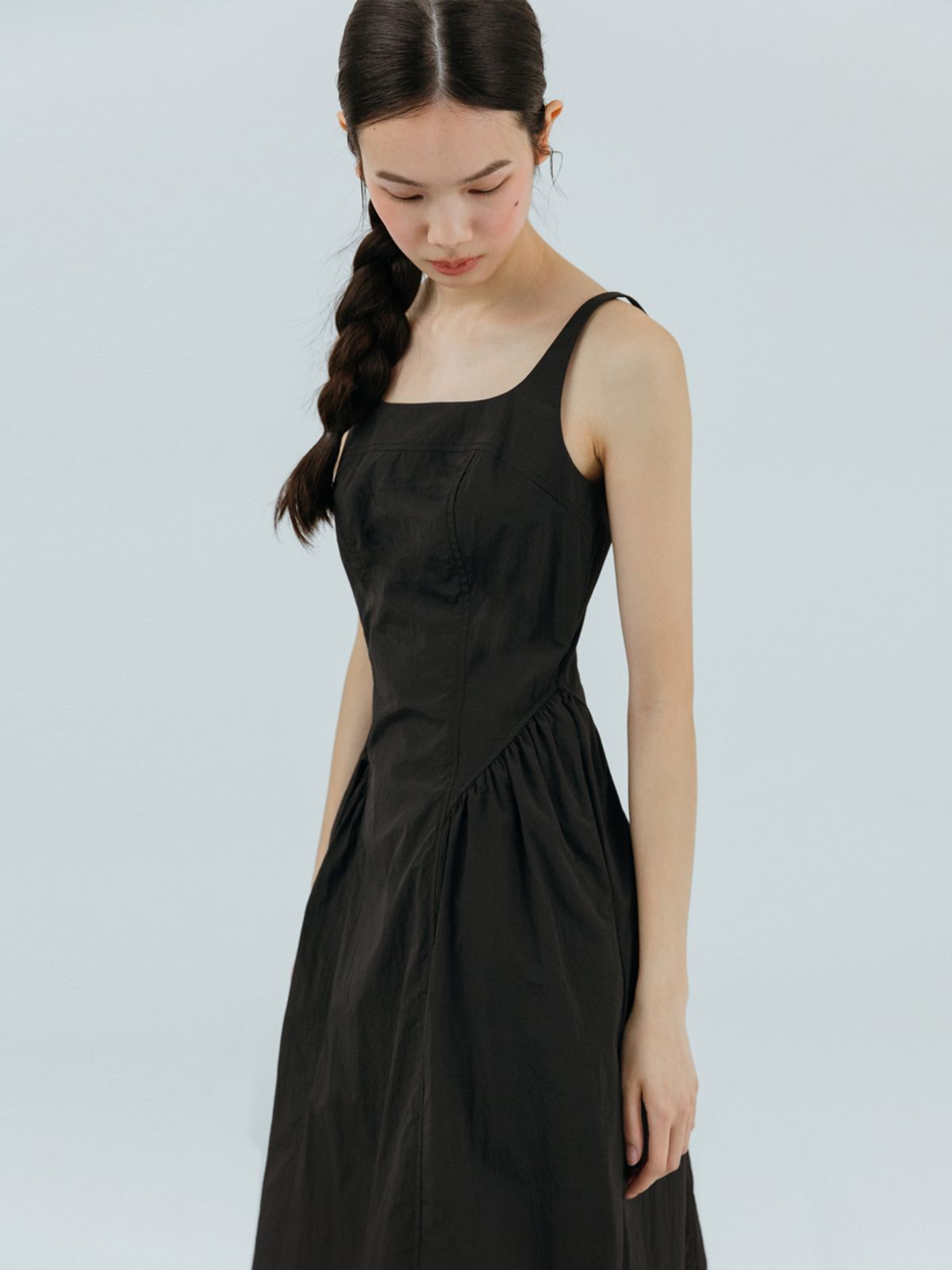 에트몽(ETMON) Volume Shirring Sleeveless Dress Black