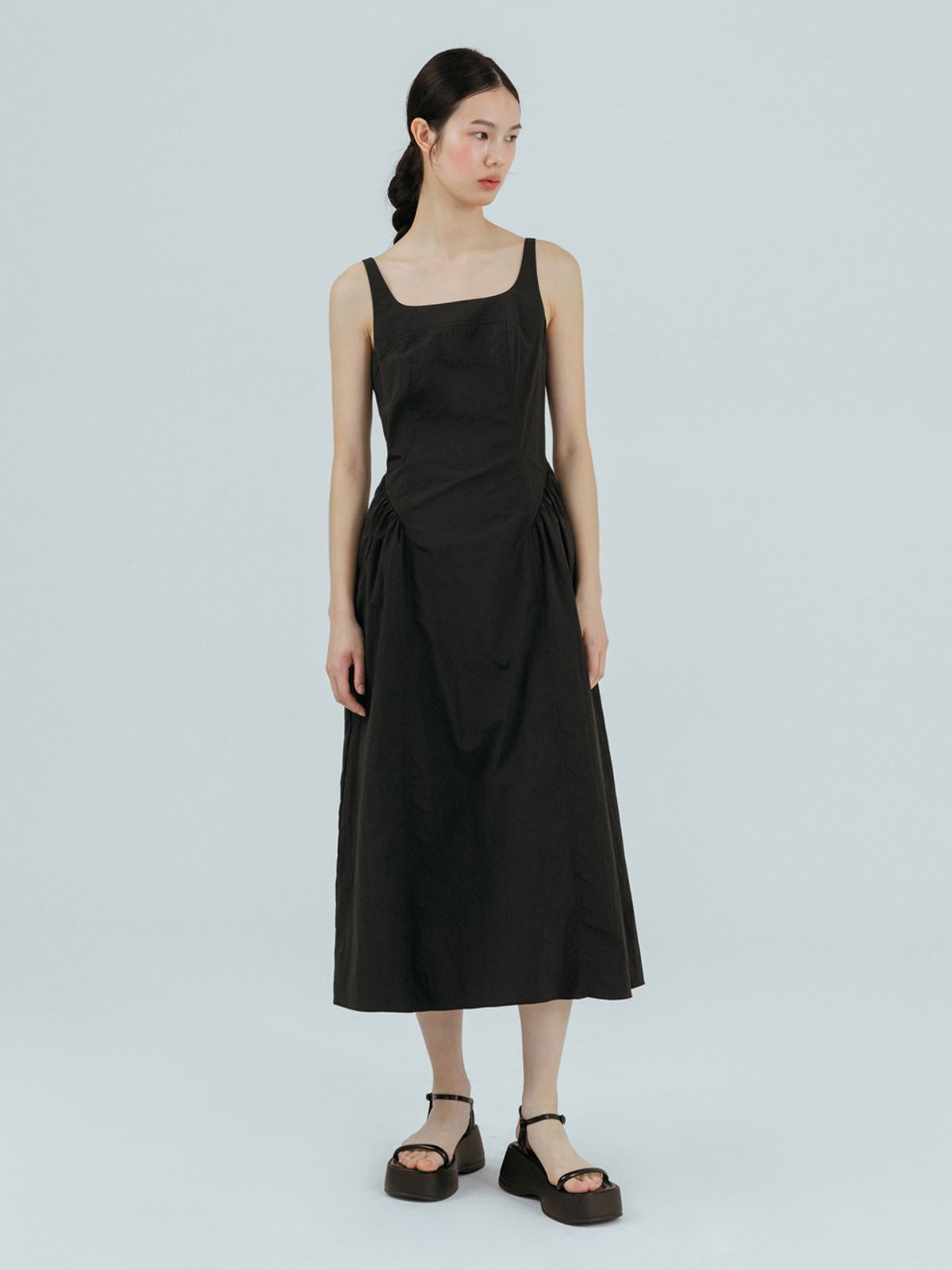 에트몽(ETMON) Volume Shirring Sleeveless Dress Black