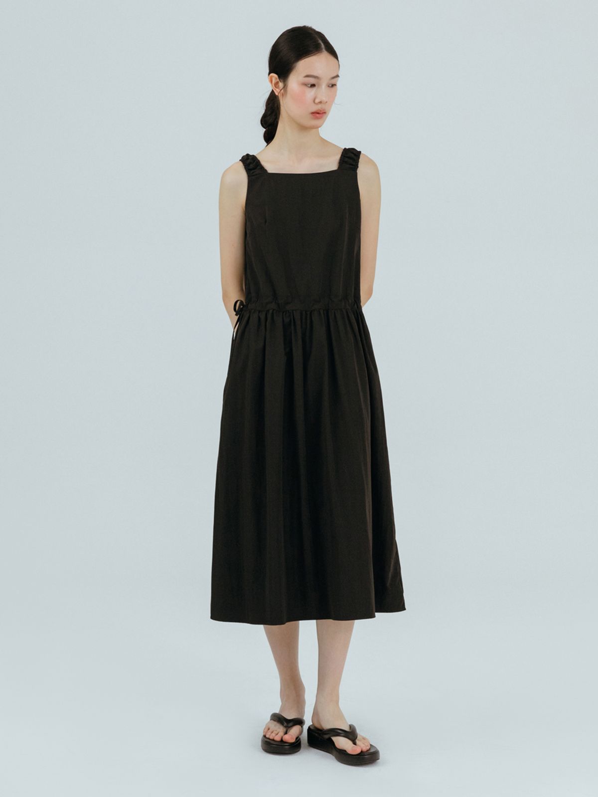 에트몽(ETMON) Apron Side Strap Dress Black