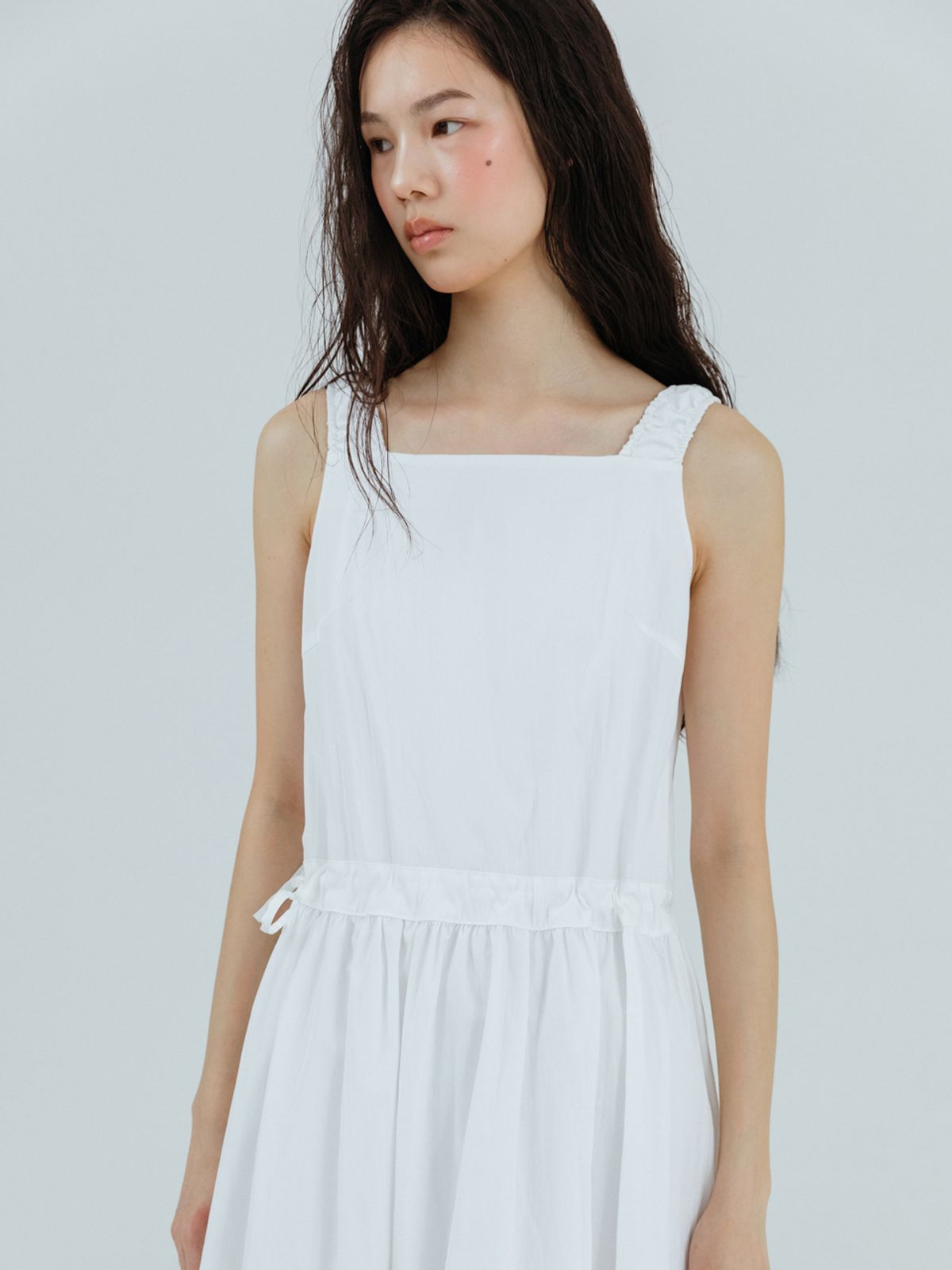 에트몽(ETMON) Apron Side Strap Dress White