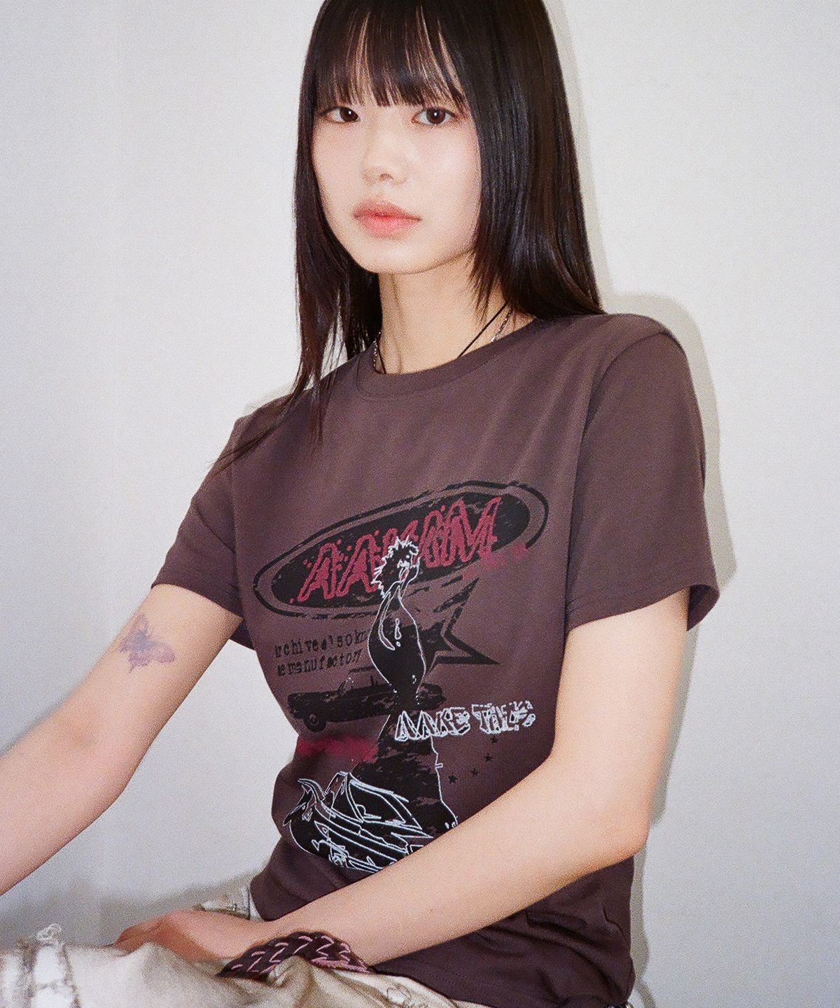 아캄(AAKAM) Cracked VTG Printed Half Top (Dark Gray)