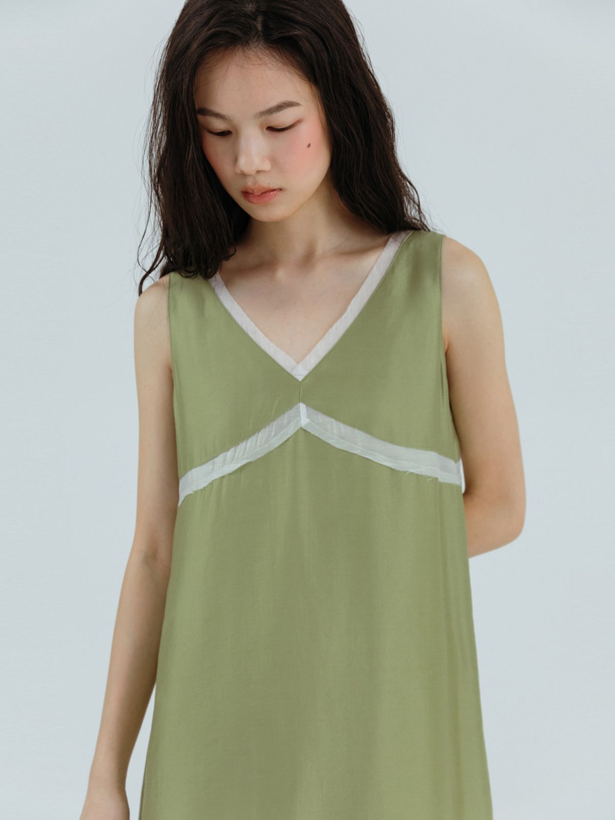 에트몽(ETMON) Silky Layered Sleeveless Dress Olive