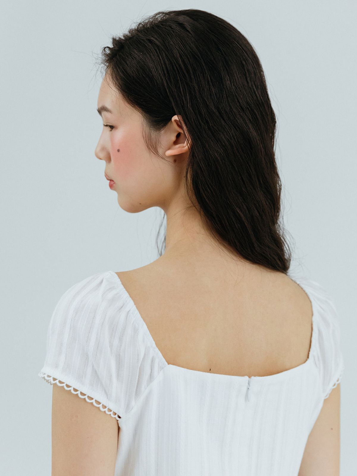 에트몽(ETMON) Lace Trimmed Mini Dress White
