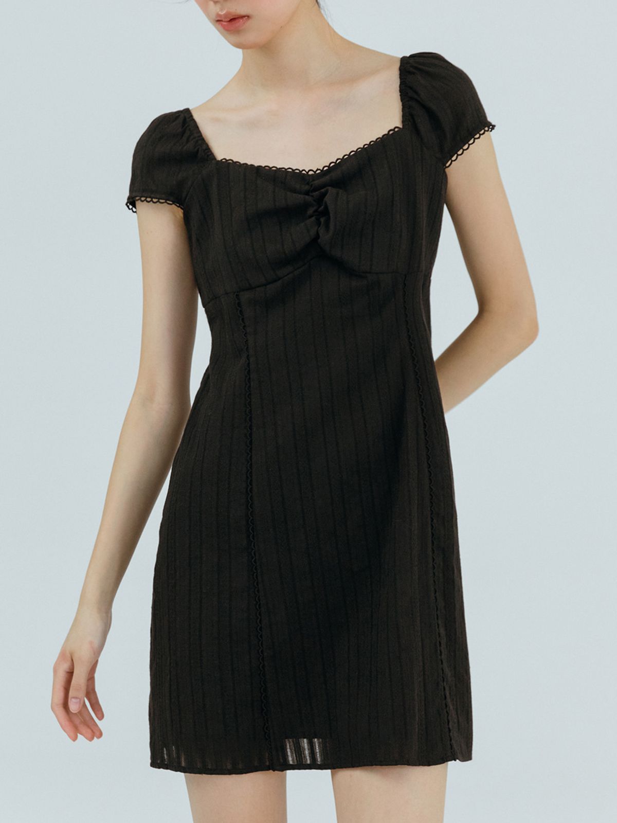 에트몽(ETMON) Lace Trimmed Mini Dress Black