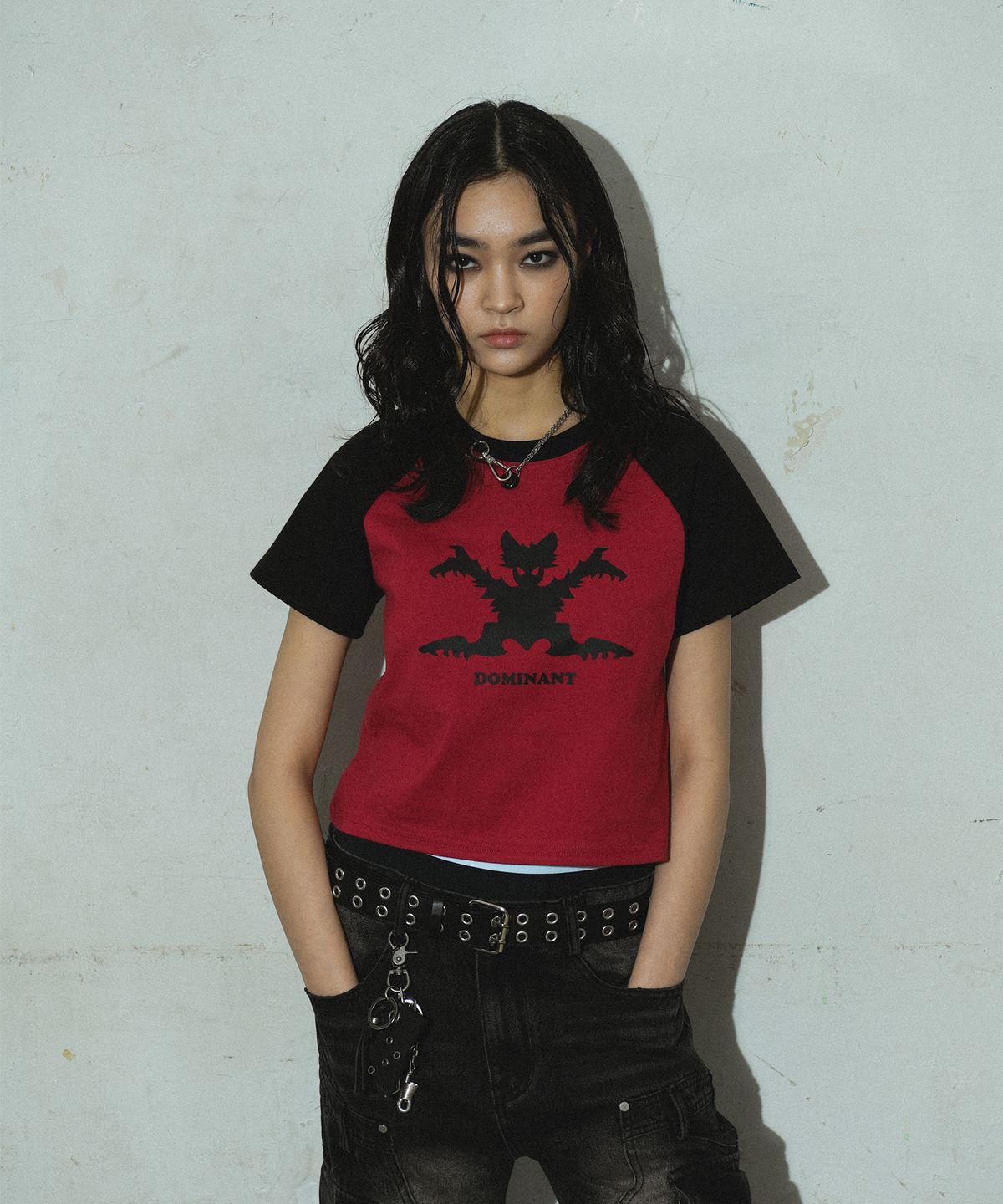 도미넌트(DOMINANT) Bat Raglan Crop T-Shirt (Red)