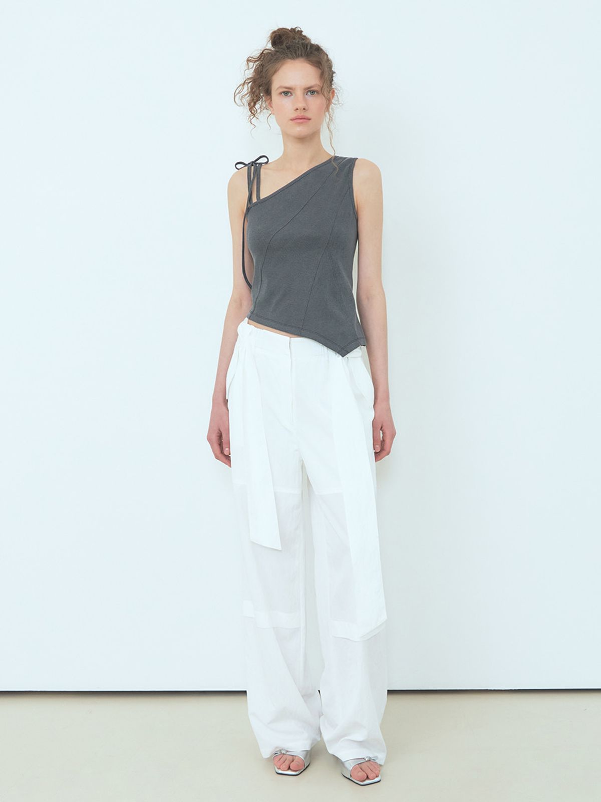에트몽(ETMON) One-Shoulder Strap Top Charcoal