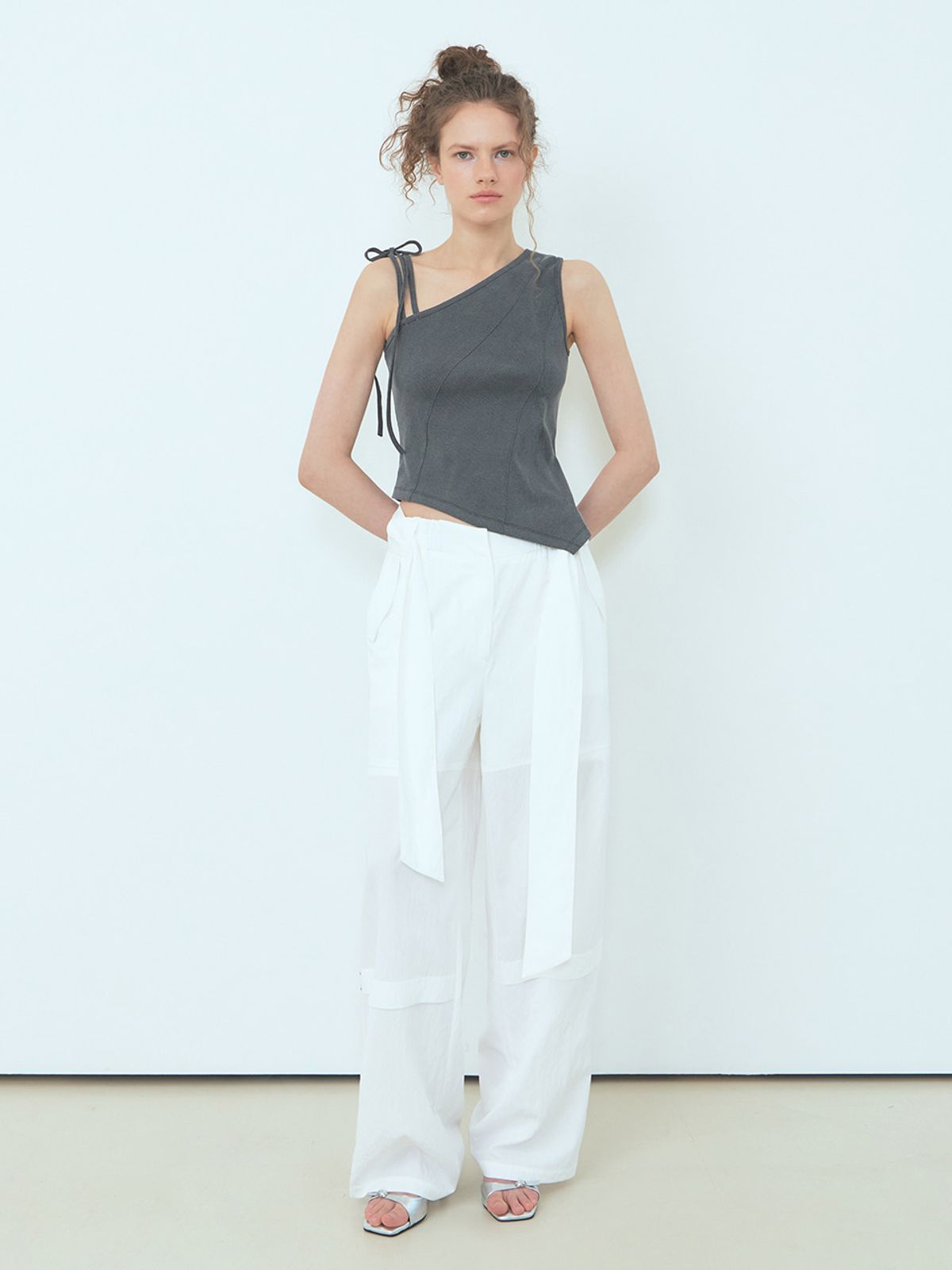 에트몽(ETMON) One-Shoulder Strap Top Charcoal